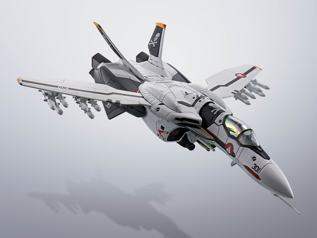 空対空ミサイルを懸架可能な主翼も付属する