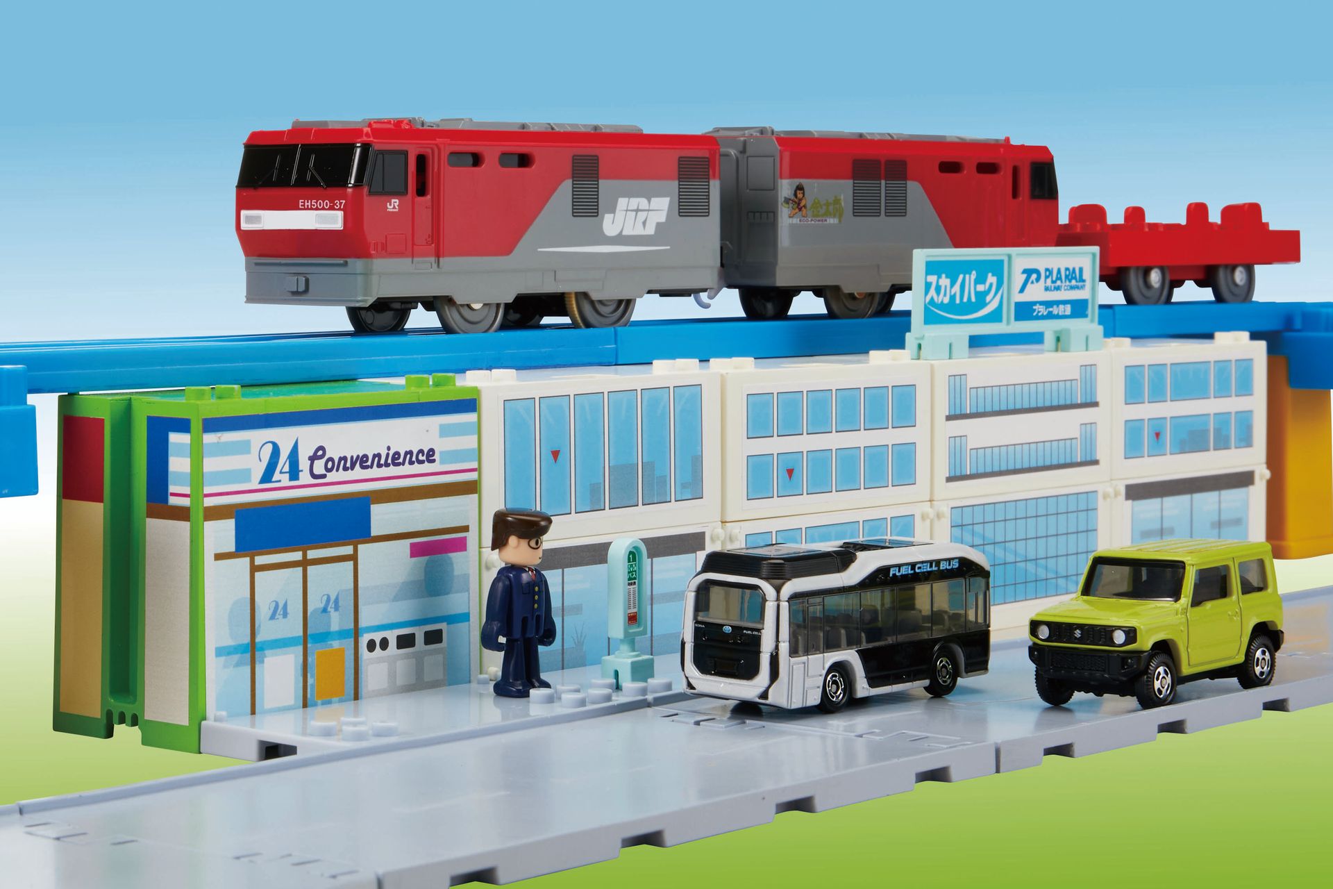 対応パーツの高さは、プラレールの橋脚の高さと同じ。更に、対応情景の一部は橋替わりになるので、高架下などのシーンが作れる