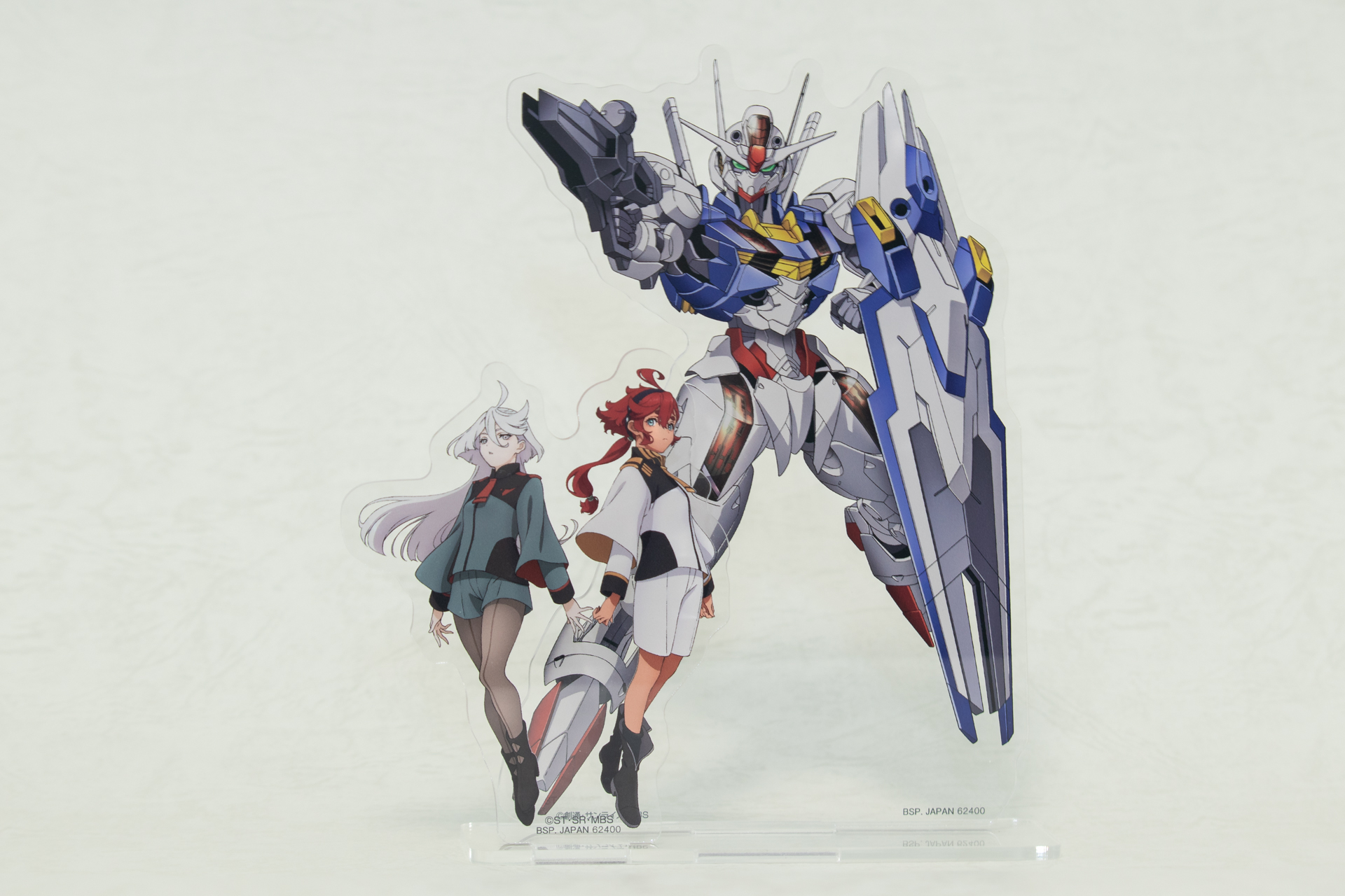 B賞「スレッタ・マーキュリー＆ミオリネ・レンブラン ビジュアルスタンド」