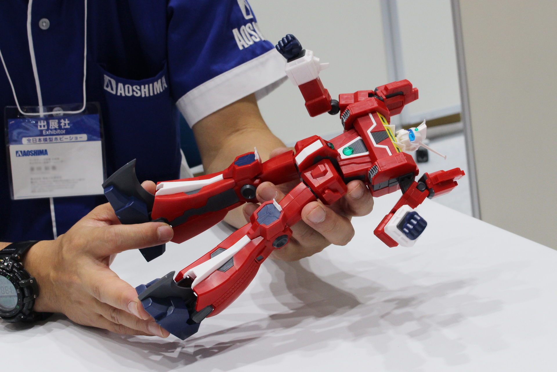 下半身にボリュームを持たせて、よりイデオンらしさを強調