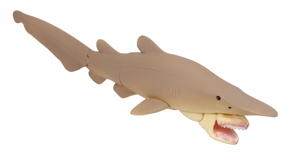 尾びれと顎が可動。サイズは約130mm