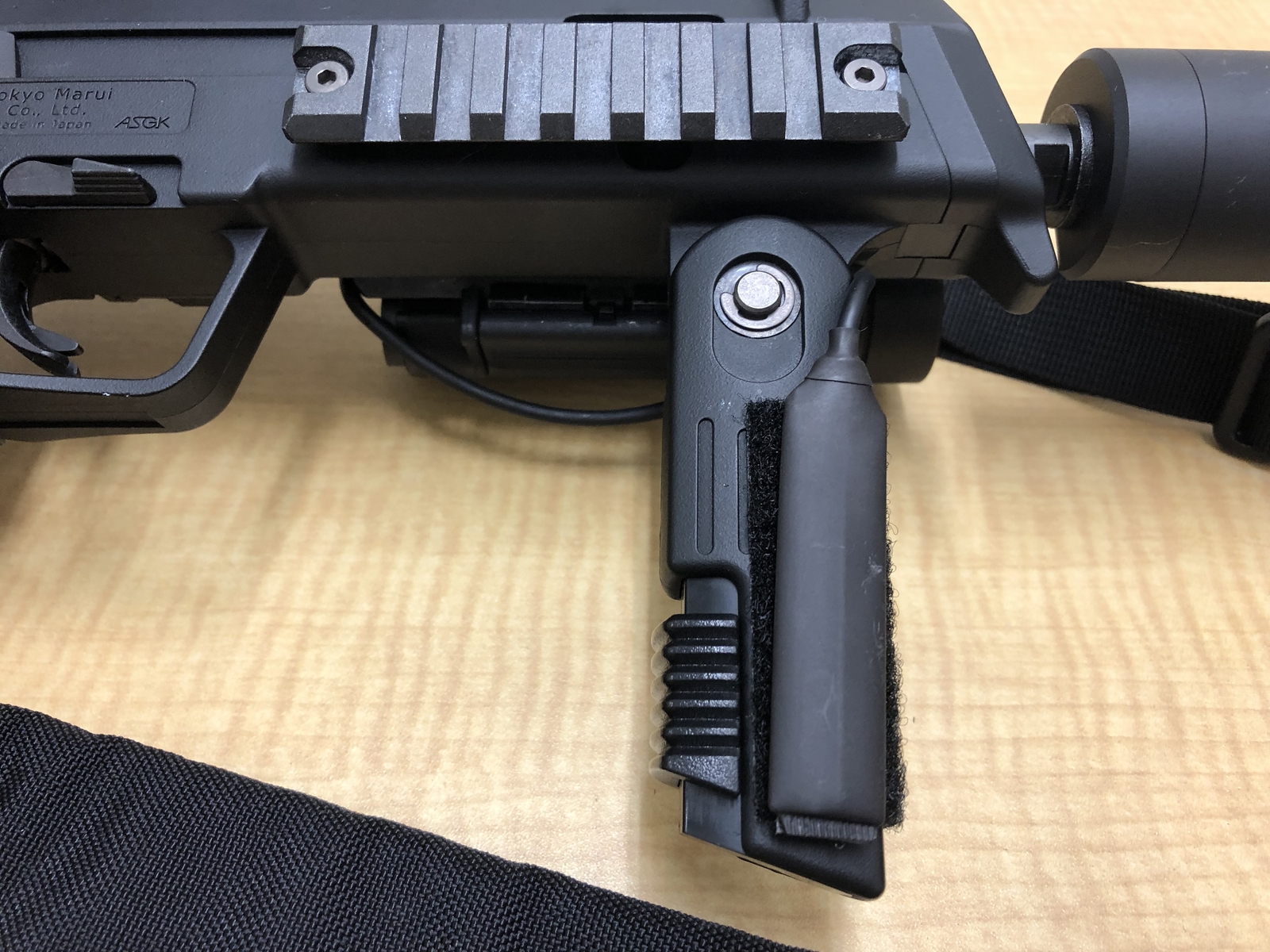 今回は操作し易いようにグリップに付けた