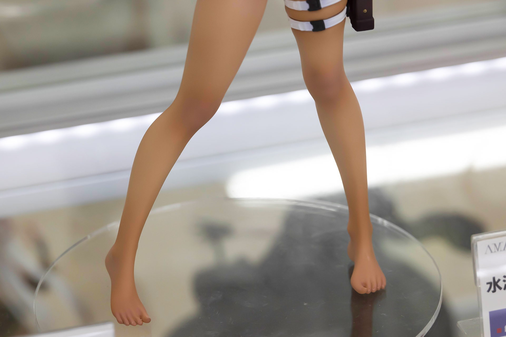 台座部分は比較的シンプルになっている。