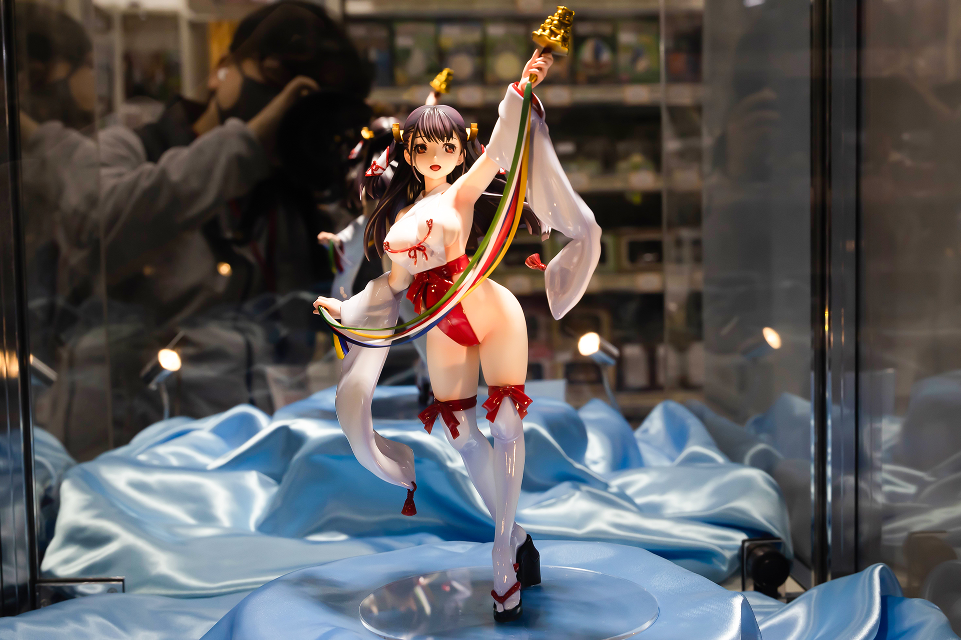 ノンスケールフィギュアだが、サイズは全高約250mmとなかなかのボリュームだ。