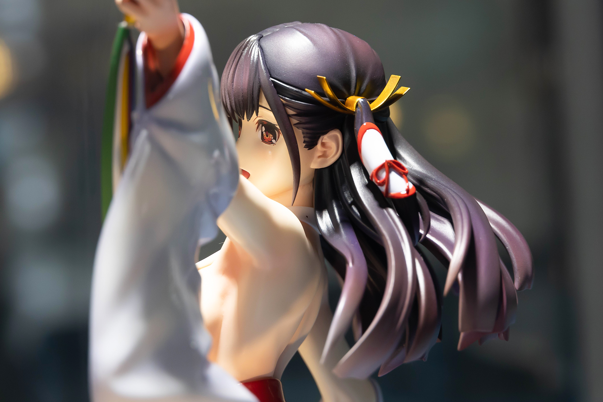 髪飾りもかなりこだわって作られている感じだ。