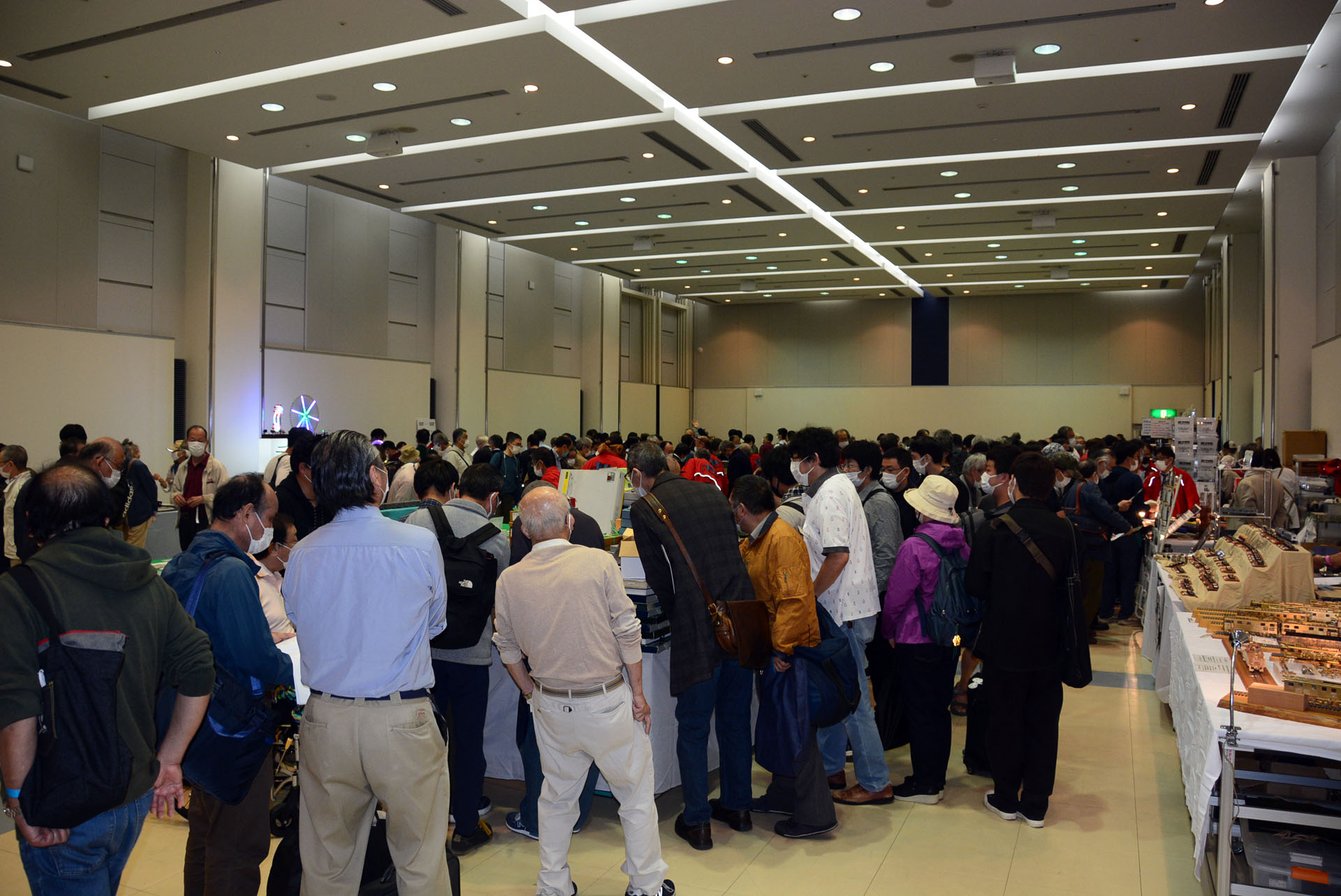 イベントは2つのフロアで実施されたが、非常に盛況だった