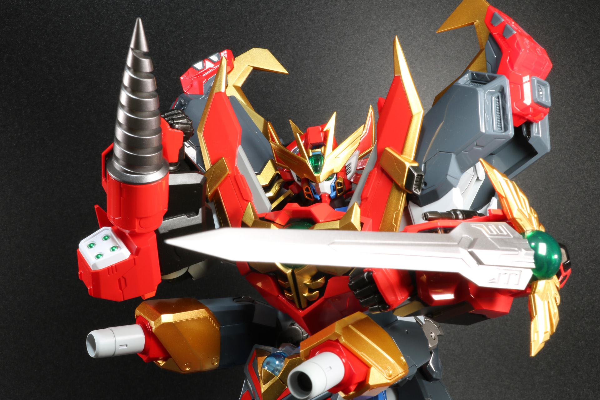 手首パーツを差し替えれば、腰のキャノンを支えたポーズも楽しめる