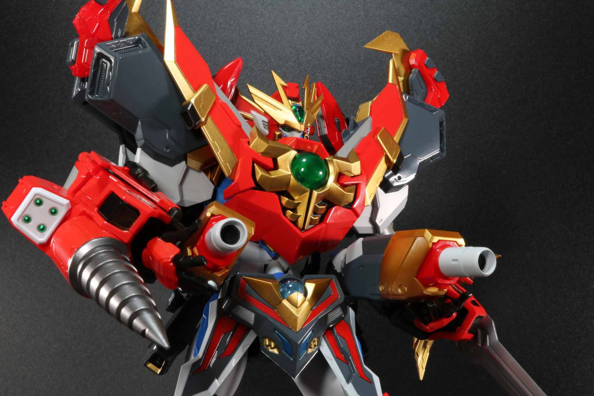 手首パーツを差し替えれば、腰のキャノンを支えたポーズも楽しめる