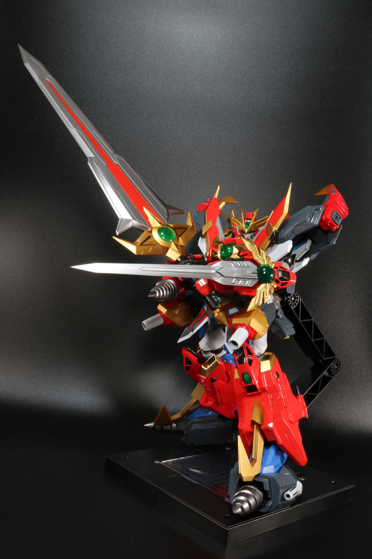 両手持ちでよりダイナミックに剣を振るう