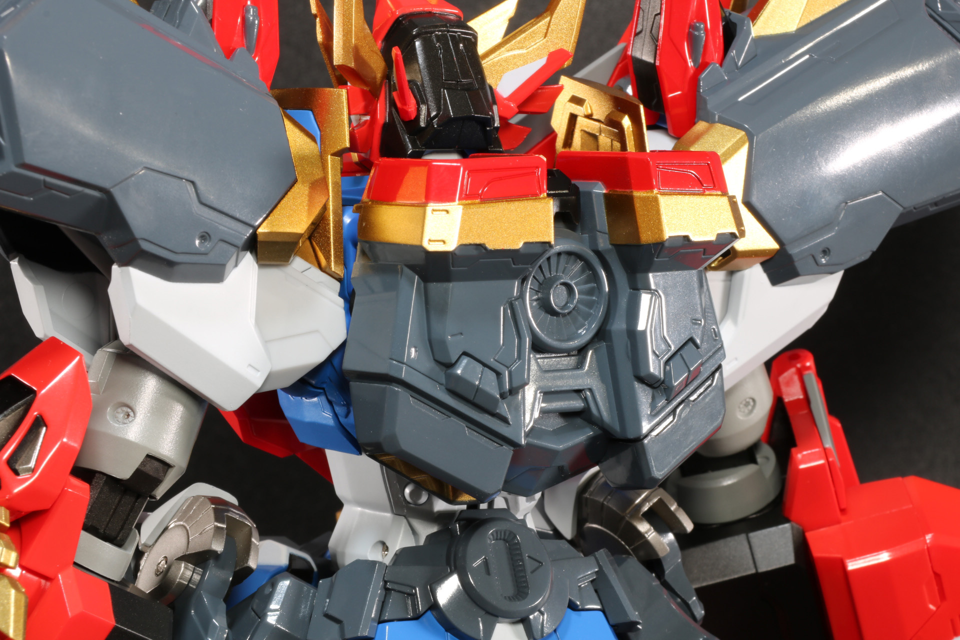 背面パーツもモールドが入っており、濃密なディテール