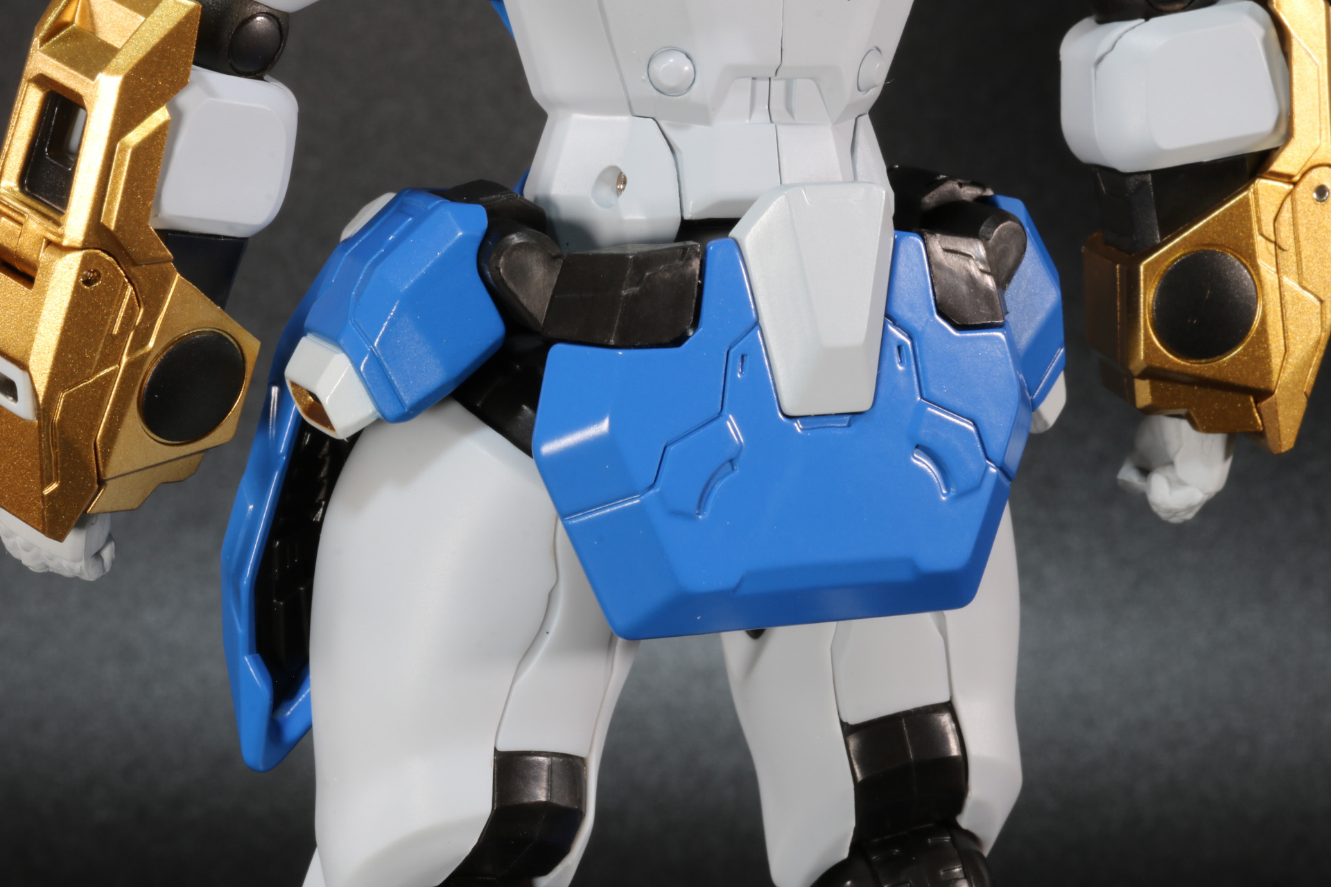 フロントスカートは大きめの造形