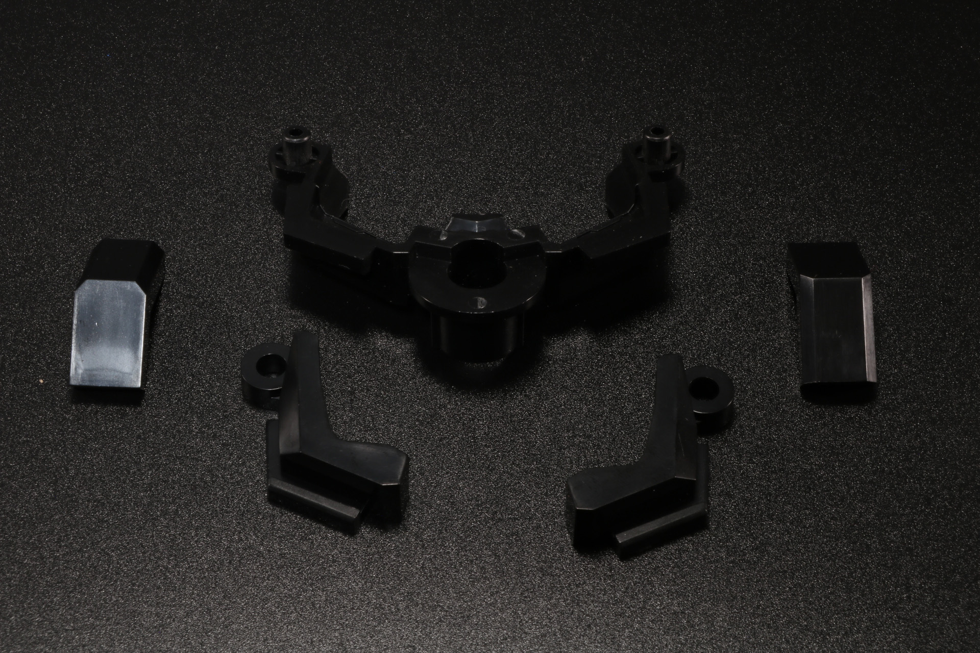 台座の接続パーツは分解し、背面パーツに装着する