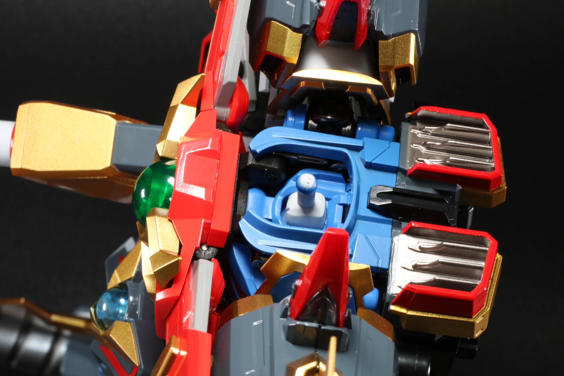 首周りにカバーを装着