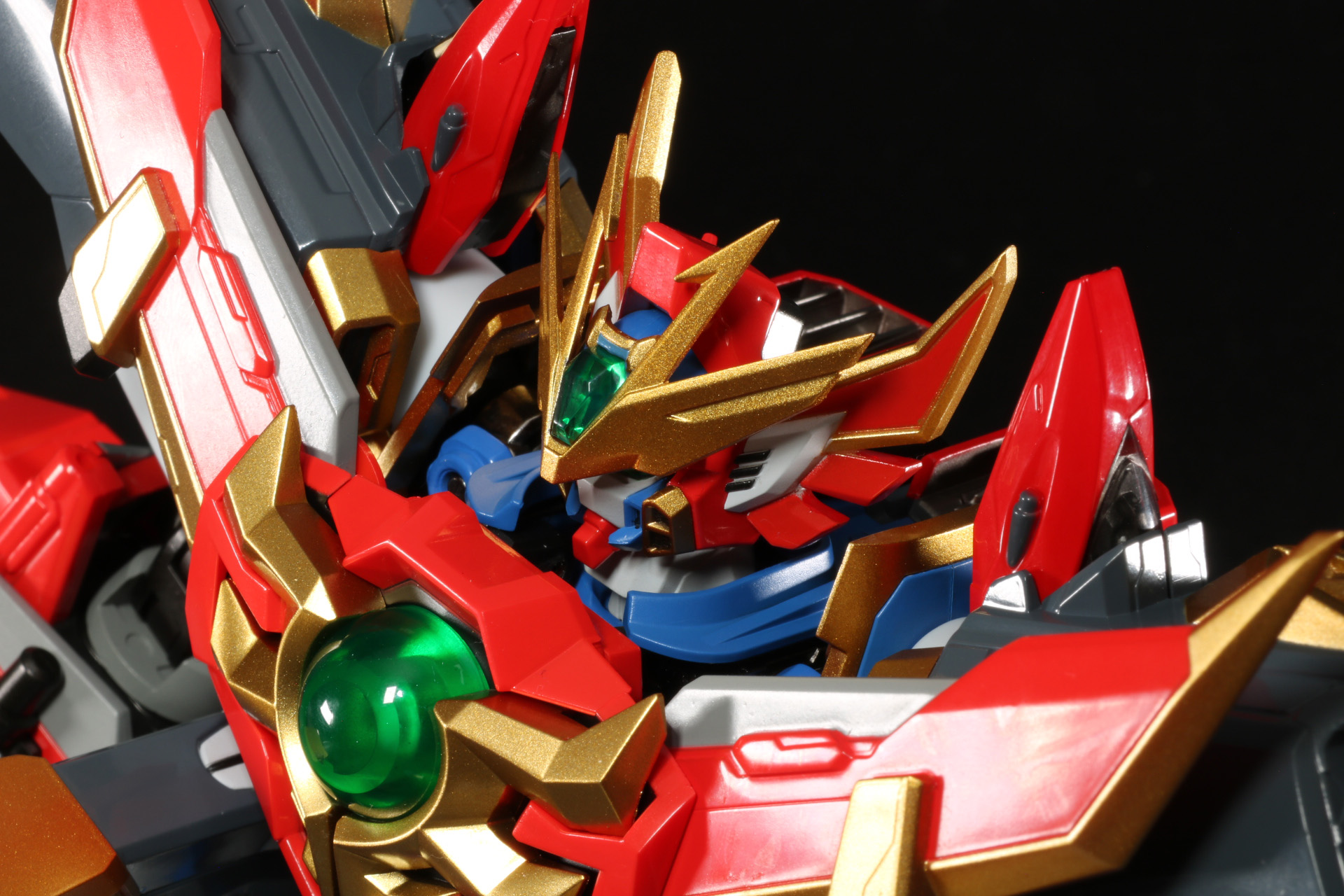 最後に「アルティメットグラヴィオン」の頭部を装着して完成