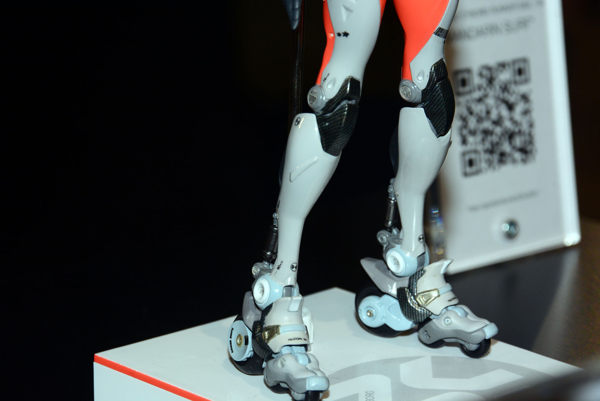 "MANDARIN SURF"は軍用を思わせる落ち着いた彩色