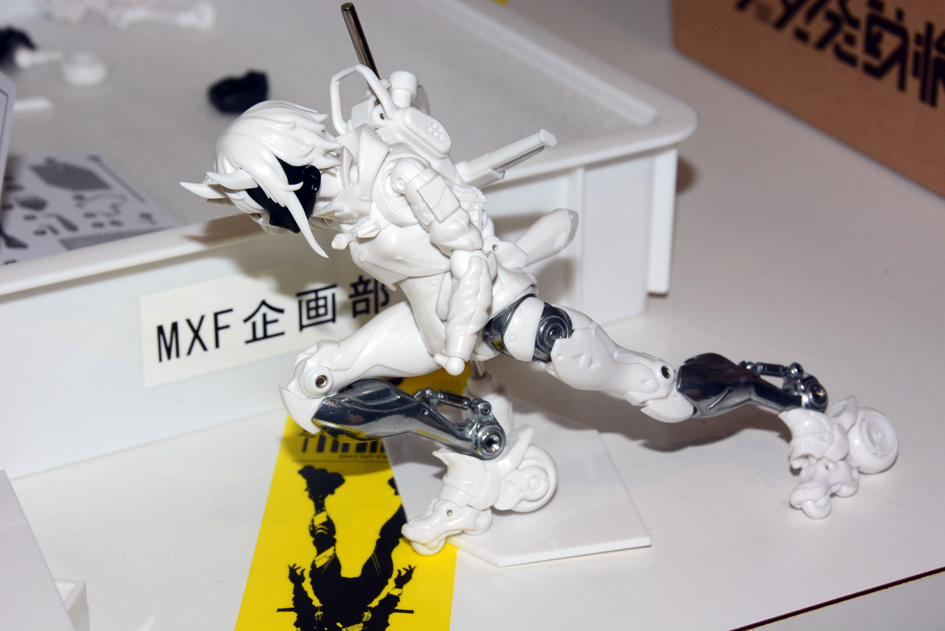 試遊フィギュアでは可動を確認できる