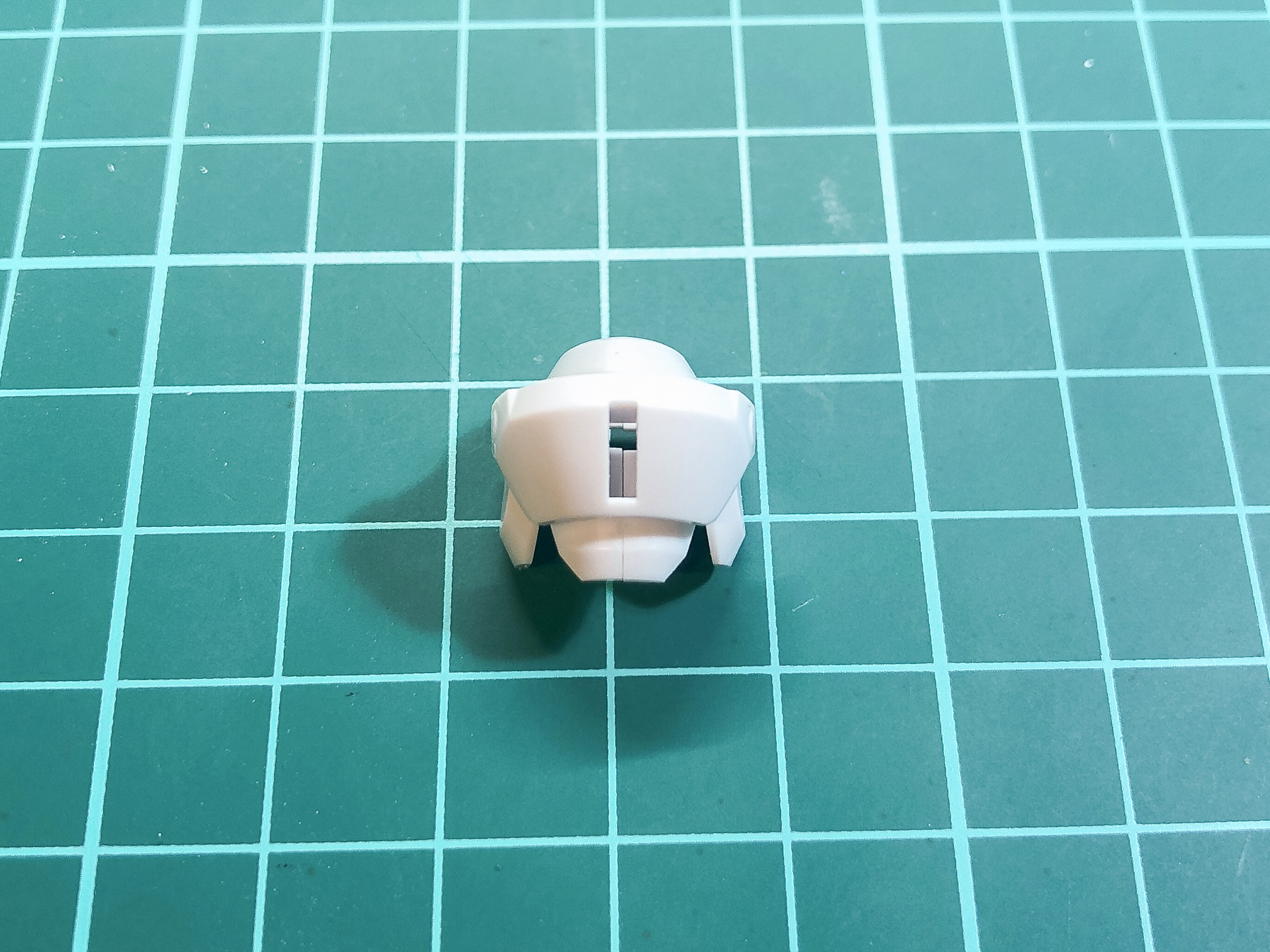 肩部分の合わせ目。目立ちにくくはありますがここにも合わせ目が発生します。