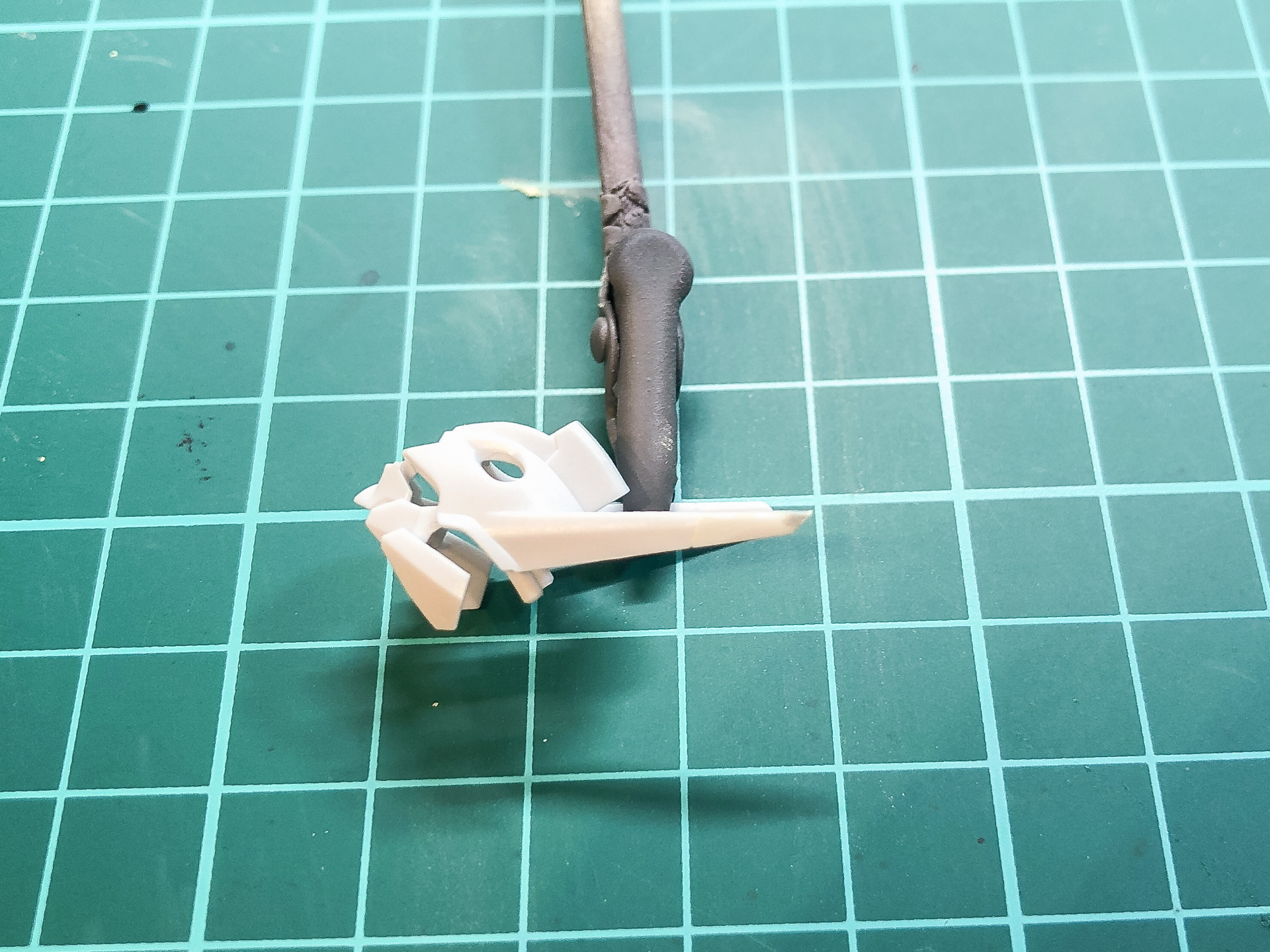 やすりで不要部分を削り整えていきます。シャープ化は完了です。