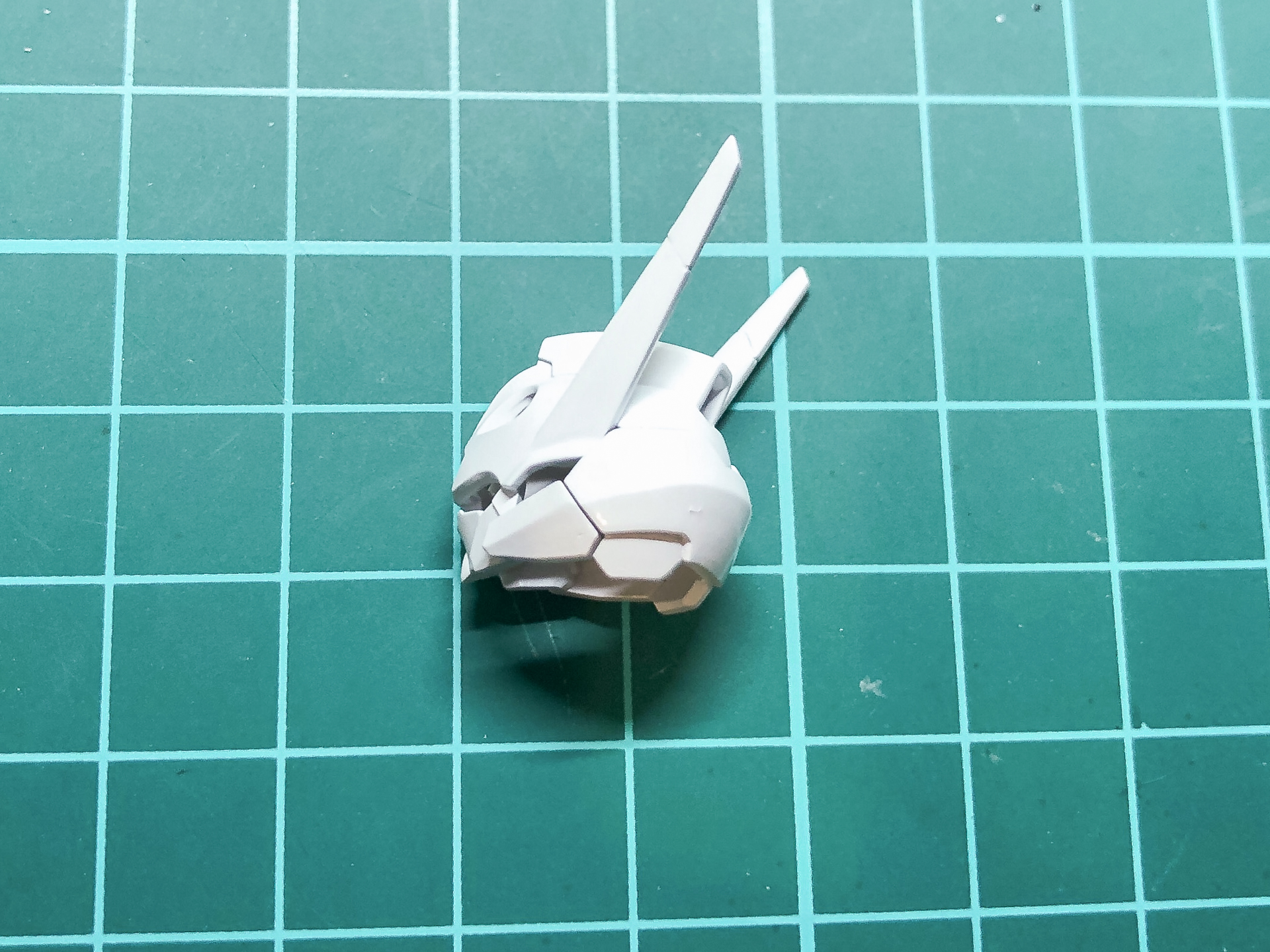 ホワイトを塗装したヘッドパーツ。ツヤのあるきれいなホワイトに仕上がりました。