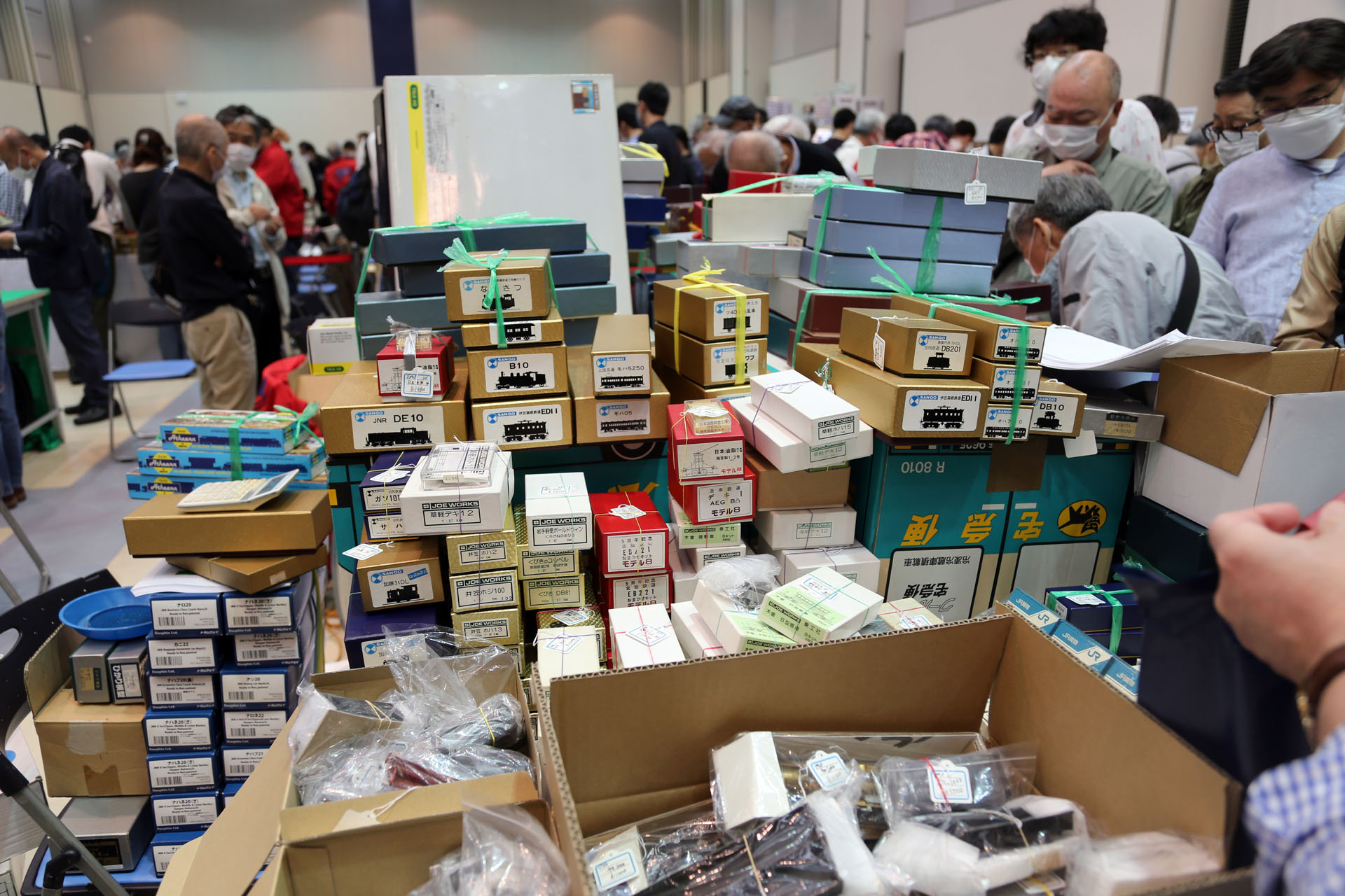 浜松の模型店アールクラフトが販売する絶版鉄道模型の数々。シビれますな。ちなみにSANGOは珊瑚模型店で、現在はパーツ販売のみとのこと。こういう掘り出し物があるから鉄道模型イベントは見逃せない。