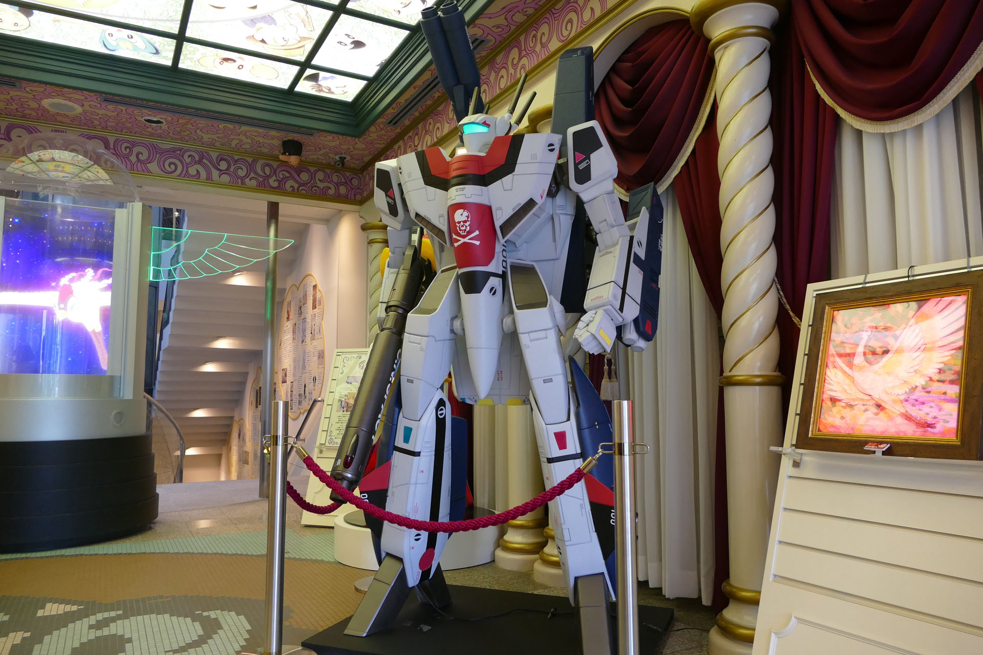 2mサイズ「VF－1S ストライクバルキリー立像」