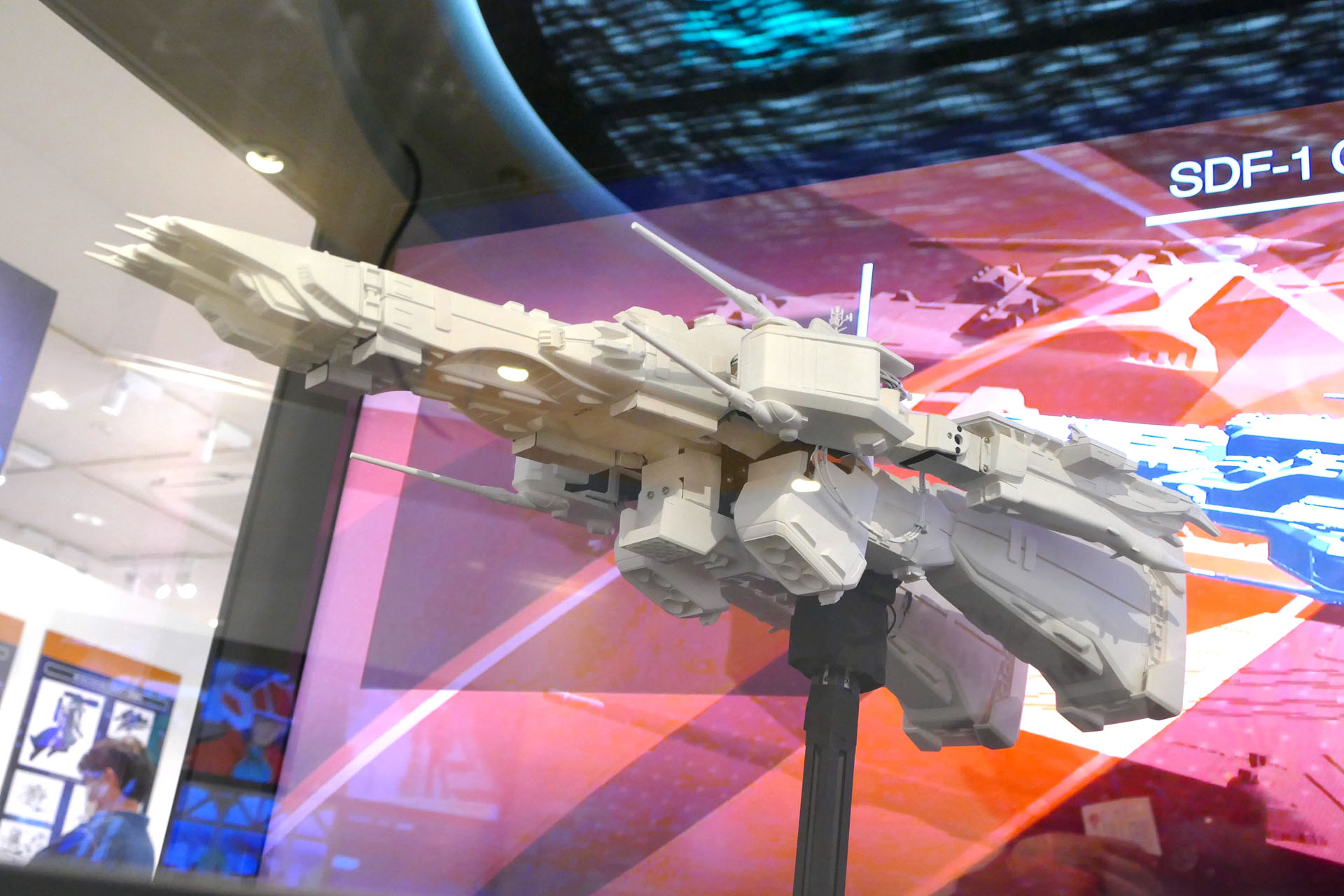 自動変形マクロス艦