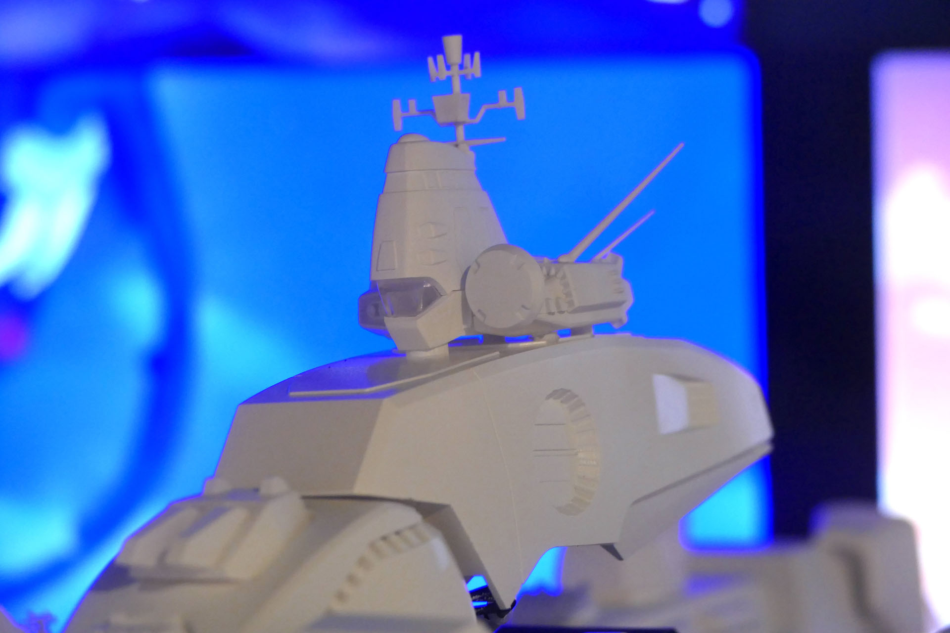 ブリッジの変形機構はオミットされた