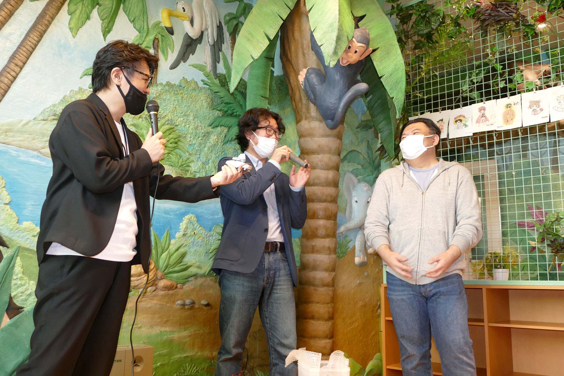 左から、天神英貴氏、吉崎航氏、元木博行氏。3人によるトークショーが行われた