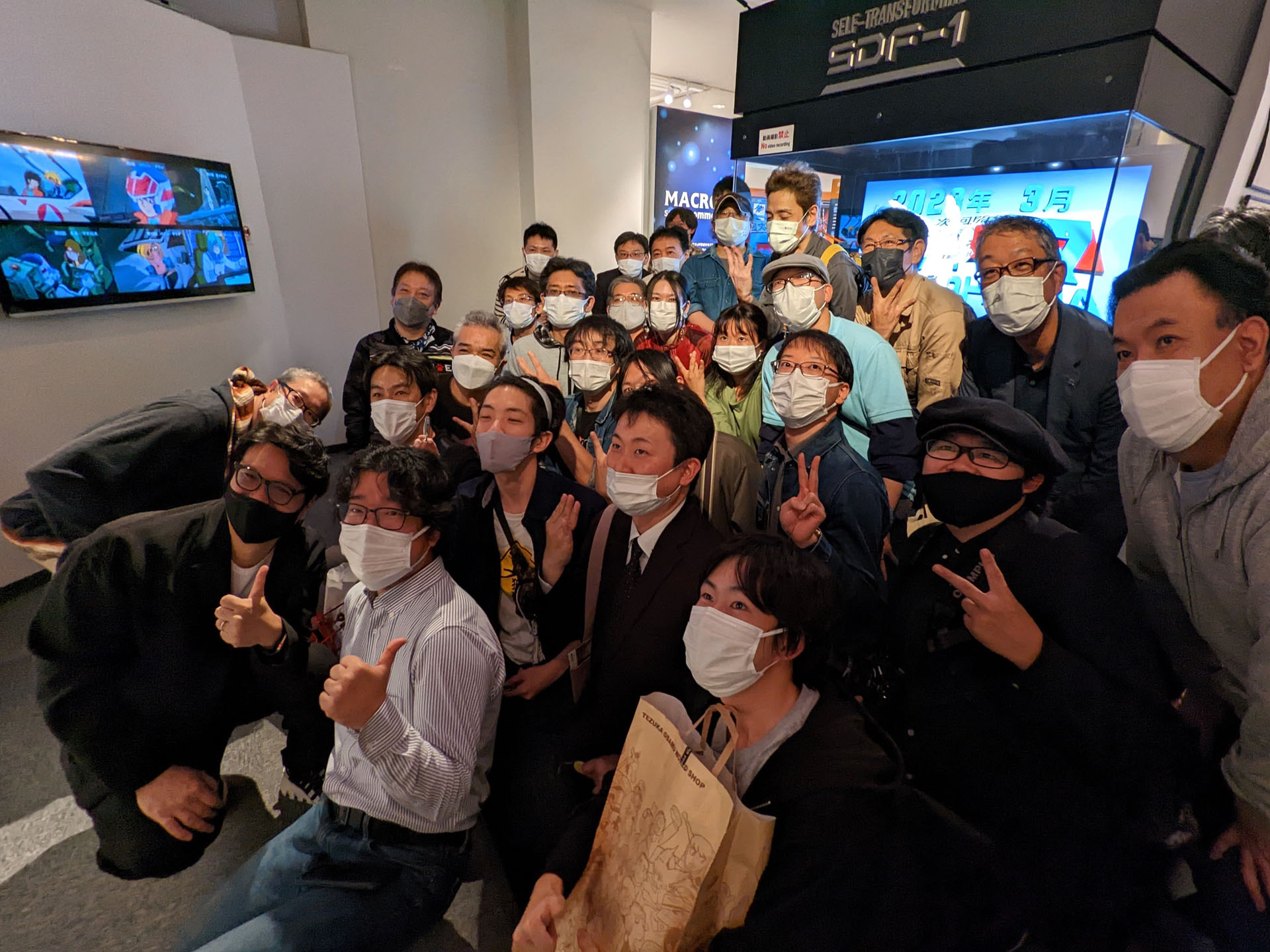 最後の変形後、参加者全員で記念撮影