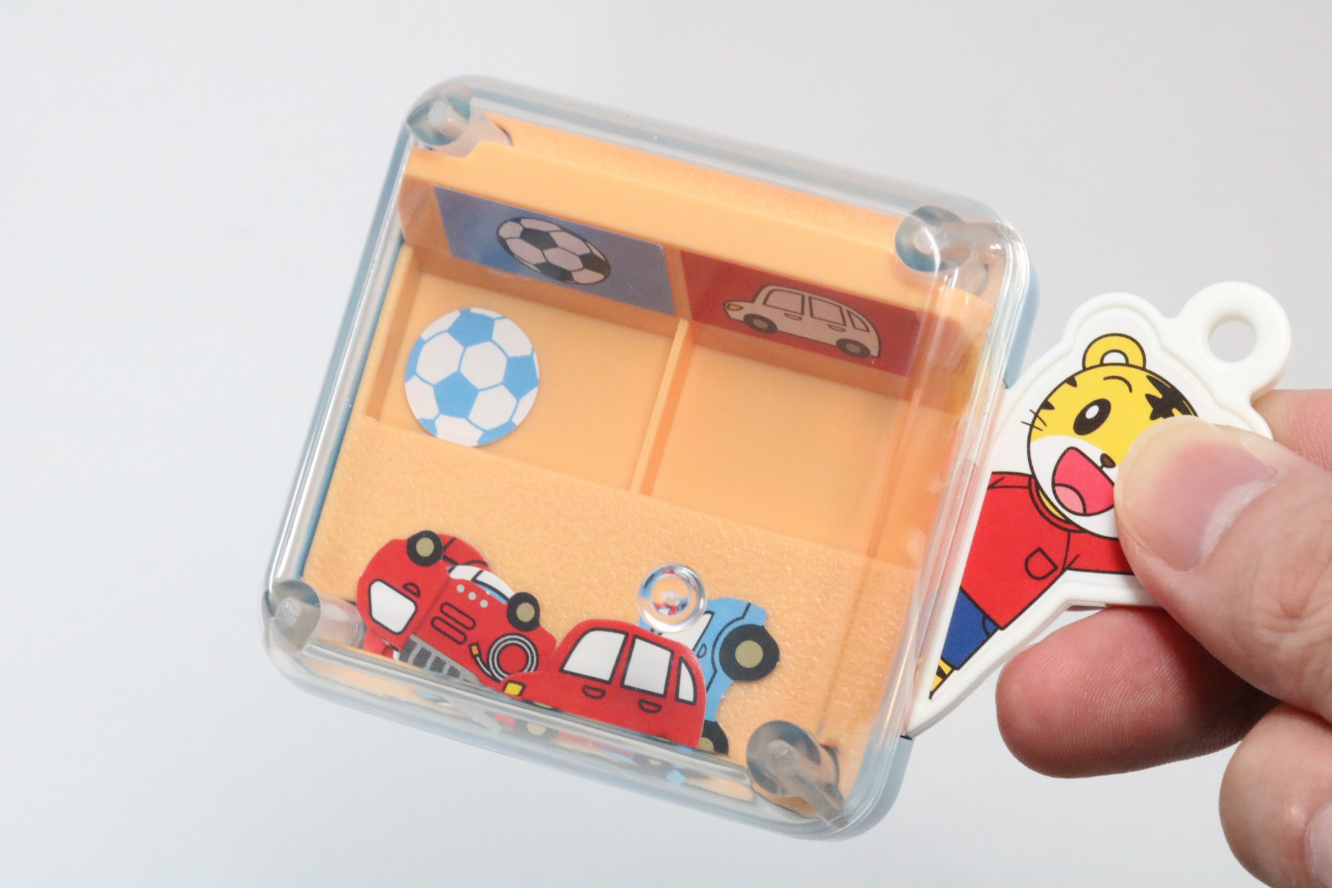 ケースを振ってそれぞれボールと車に分けていく