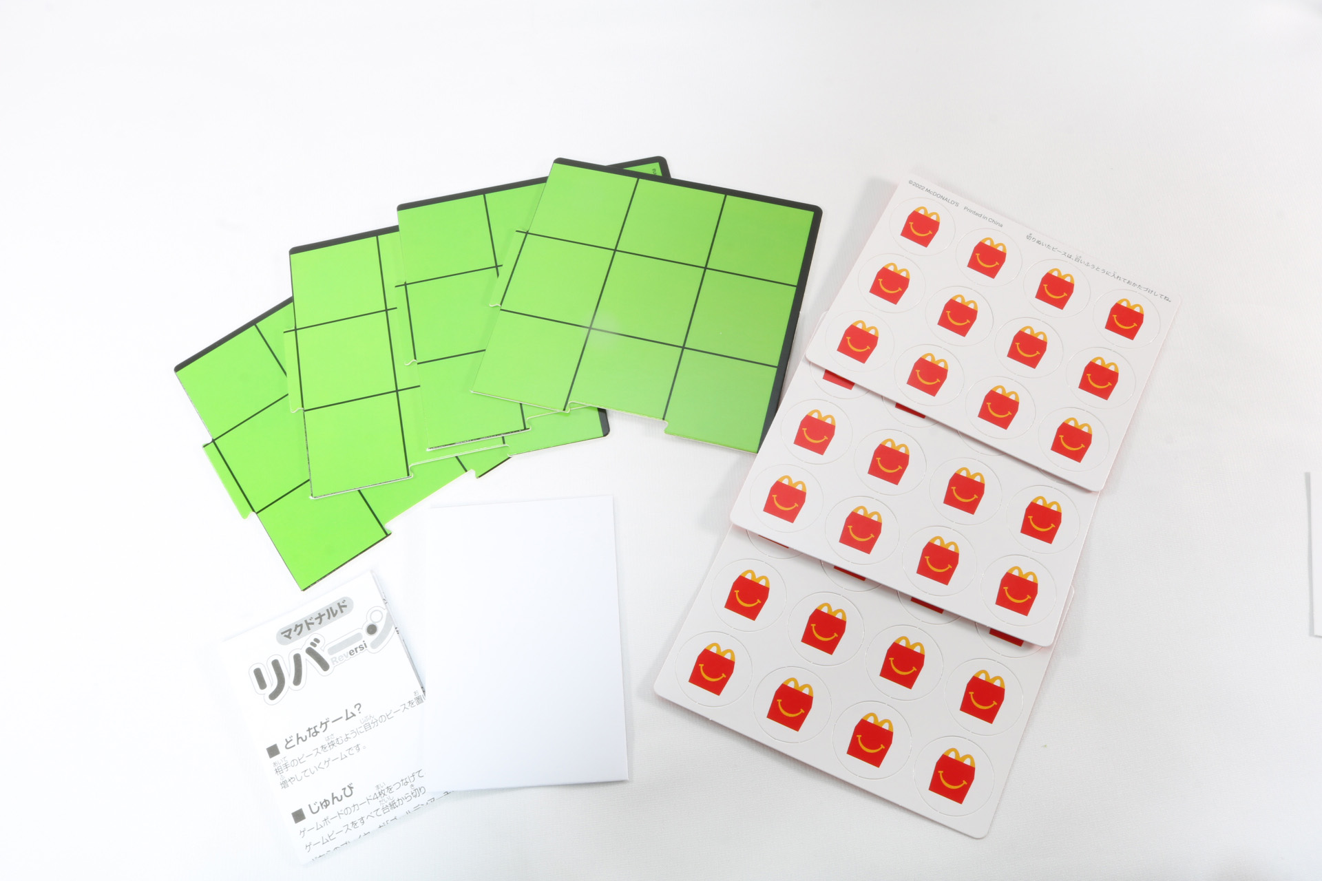 中には分割されたシートとピース、取扱説明書とピース収納用の紙袋が入っている