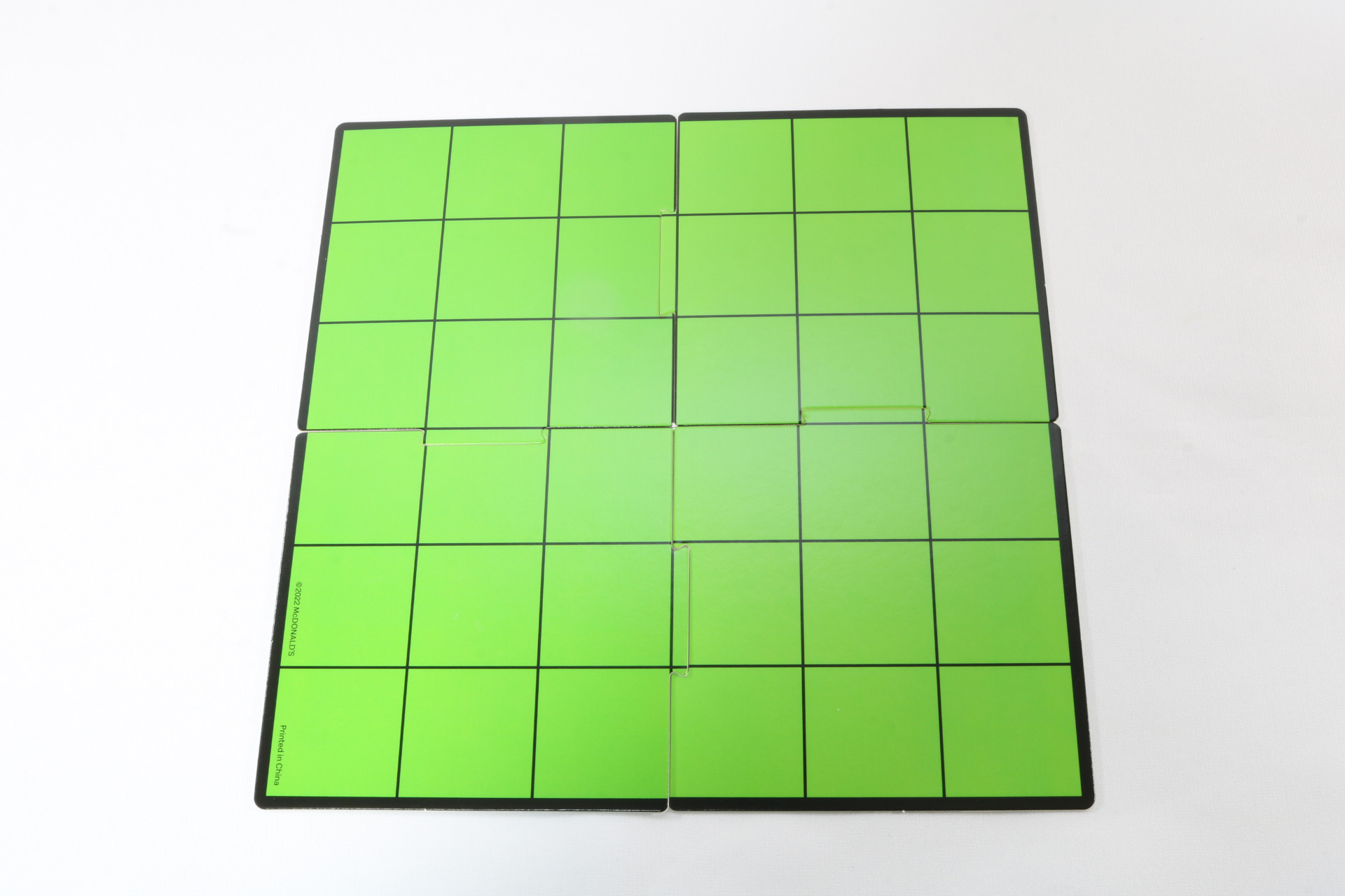 4枚のシートを合わせて盤面が完成