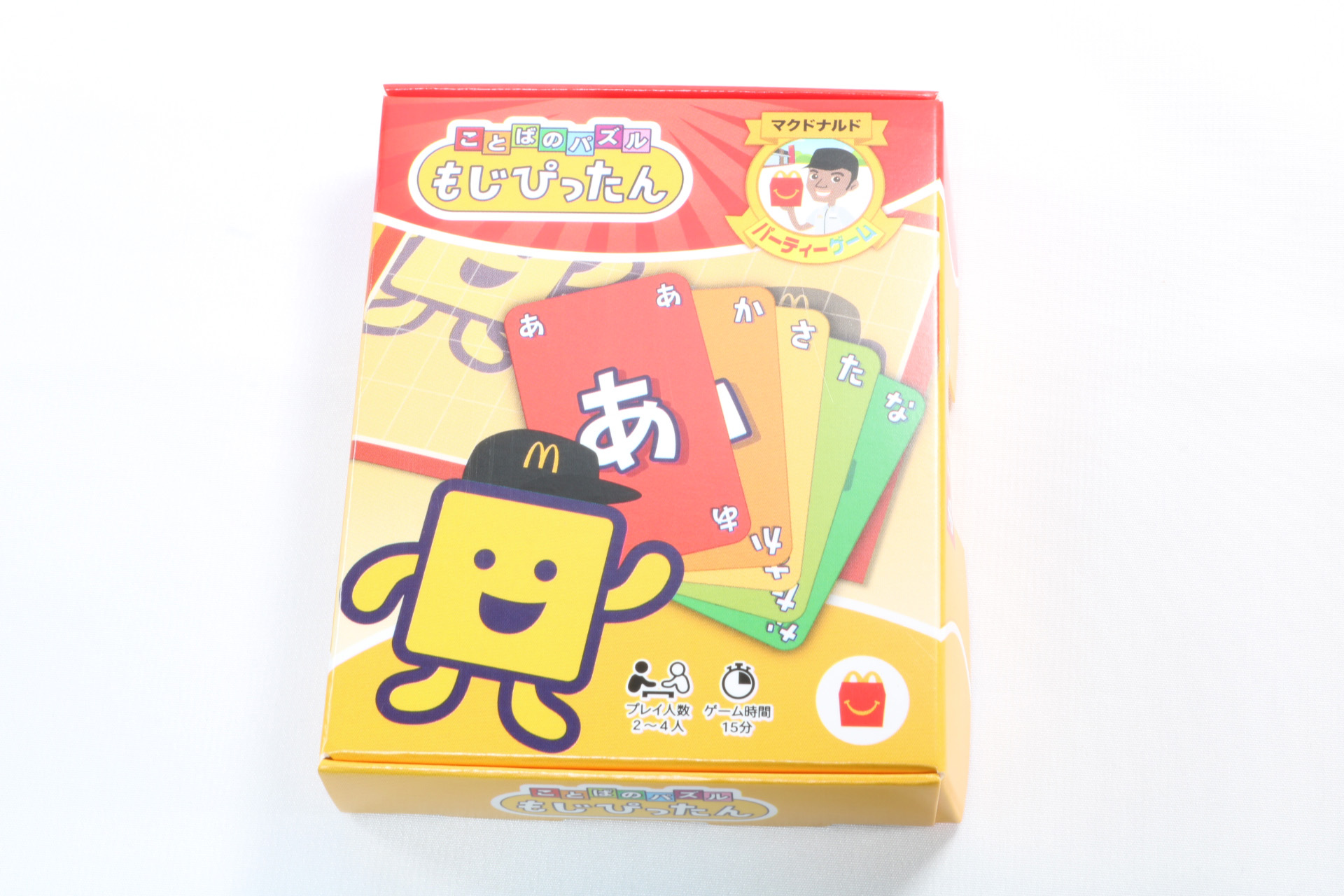 「ことばのパズル もじぴったん」は手持ちのカードを使って、マス目シートに置かれた文字カードを繋げて言葉を作るゲーム