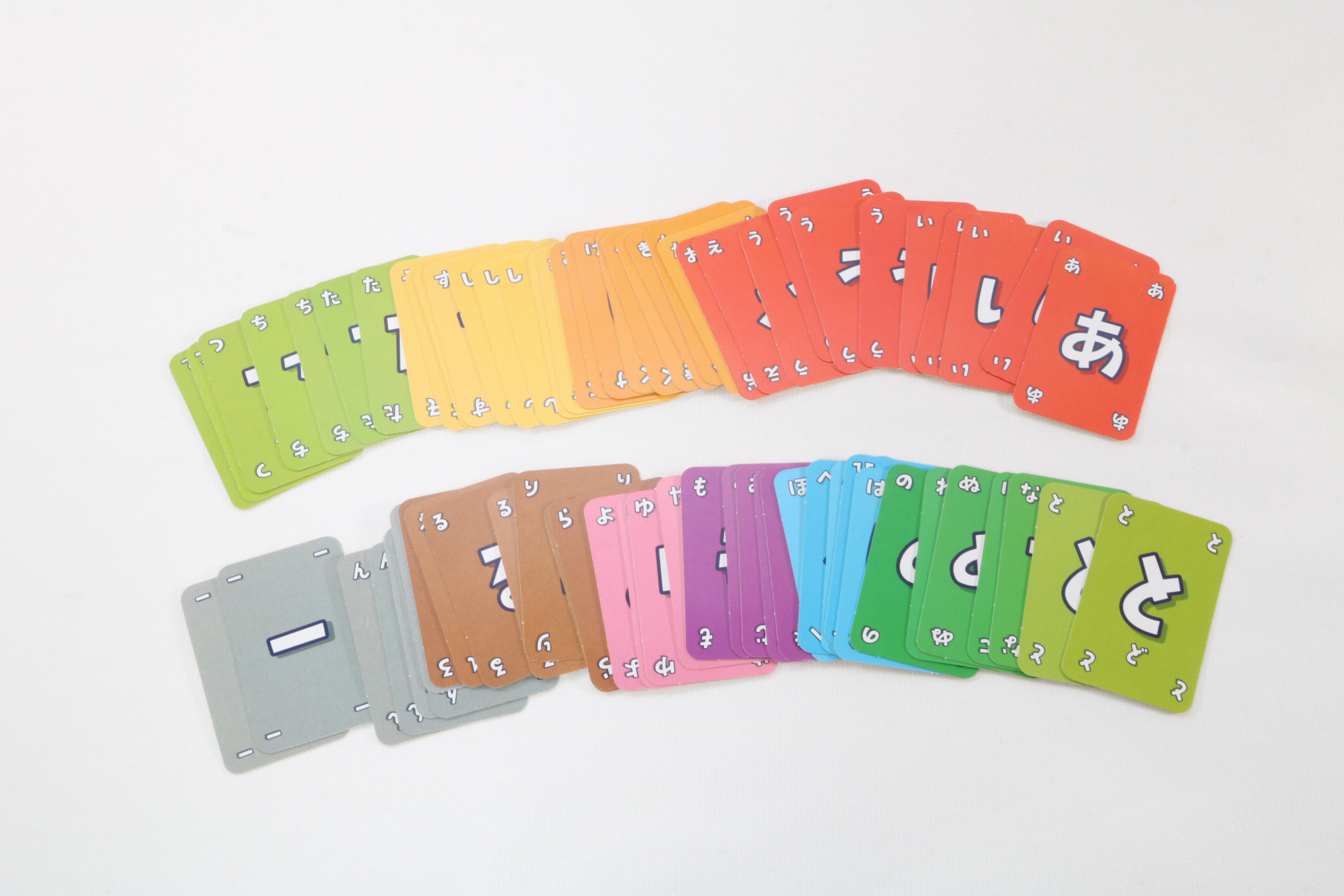 カードは「あ」～「ん」、「ー」などが収録