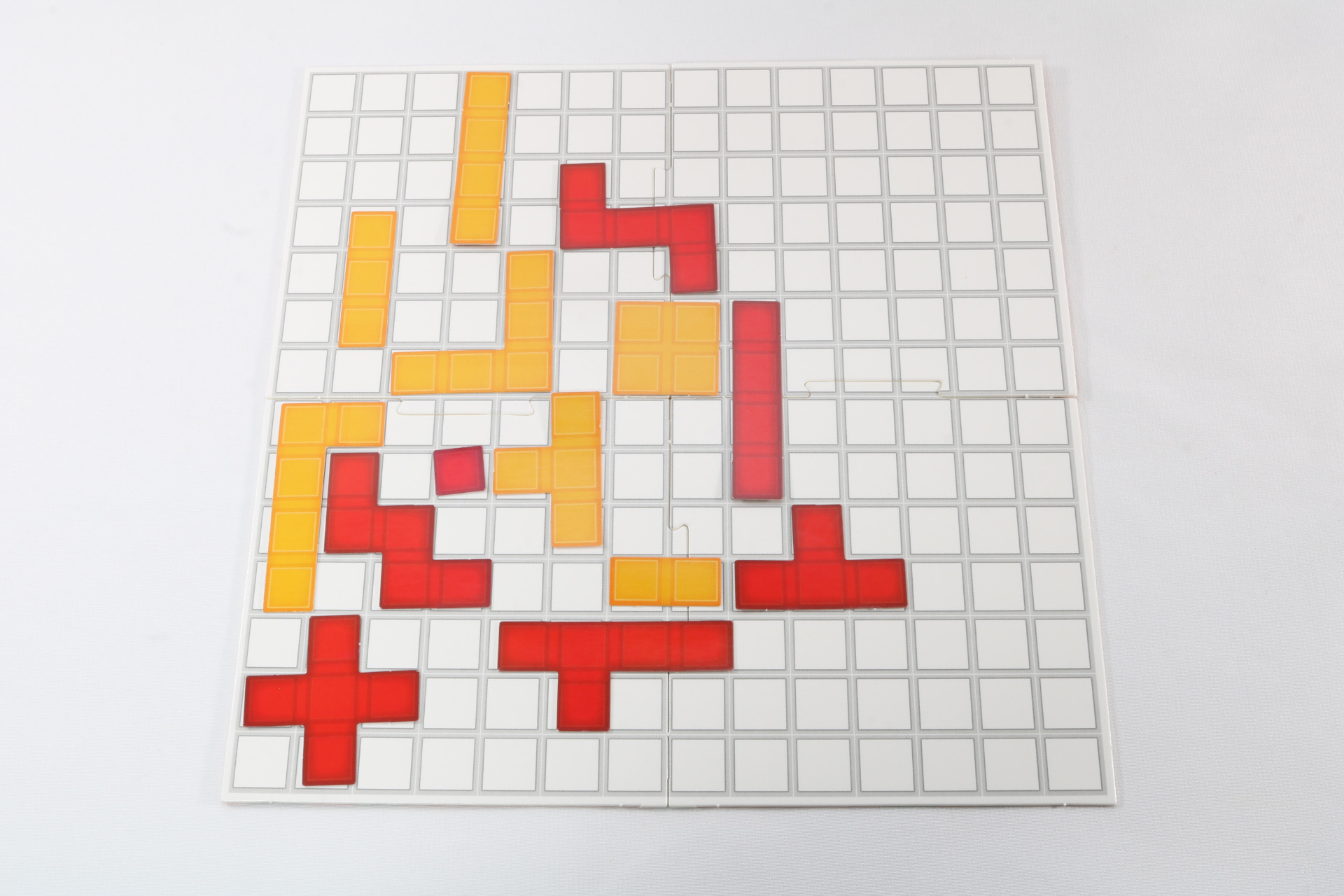 21個のピースの角と角を繋げて自分の陣地を広げていく