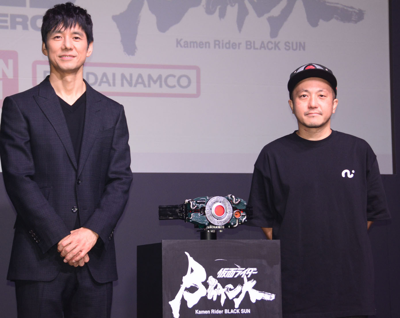 「仮面ライダーBLACK SUN」の主演を務める西島秀俊さん(左)と白石和彌監督が登壇