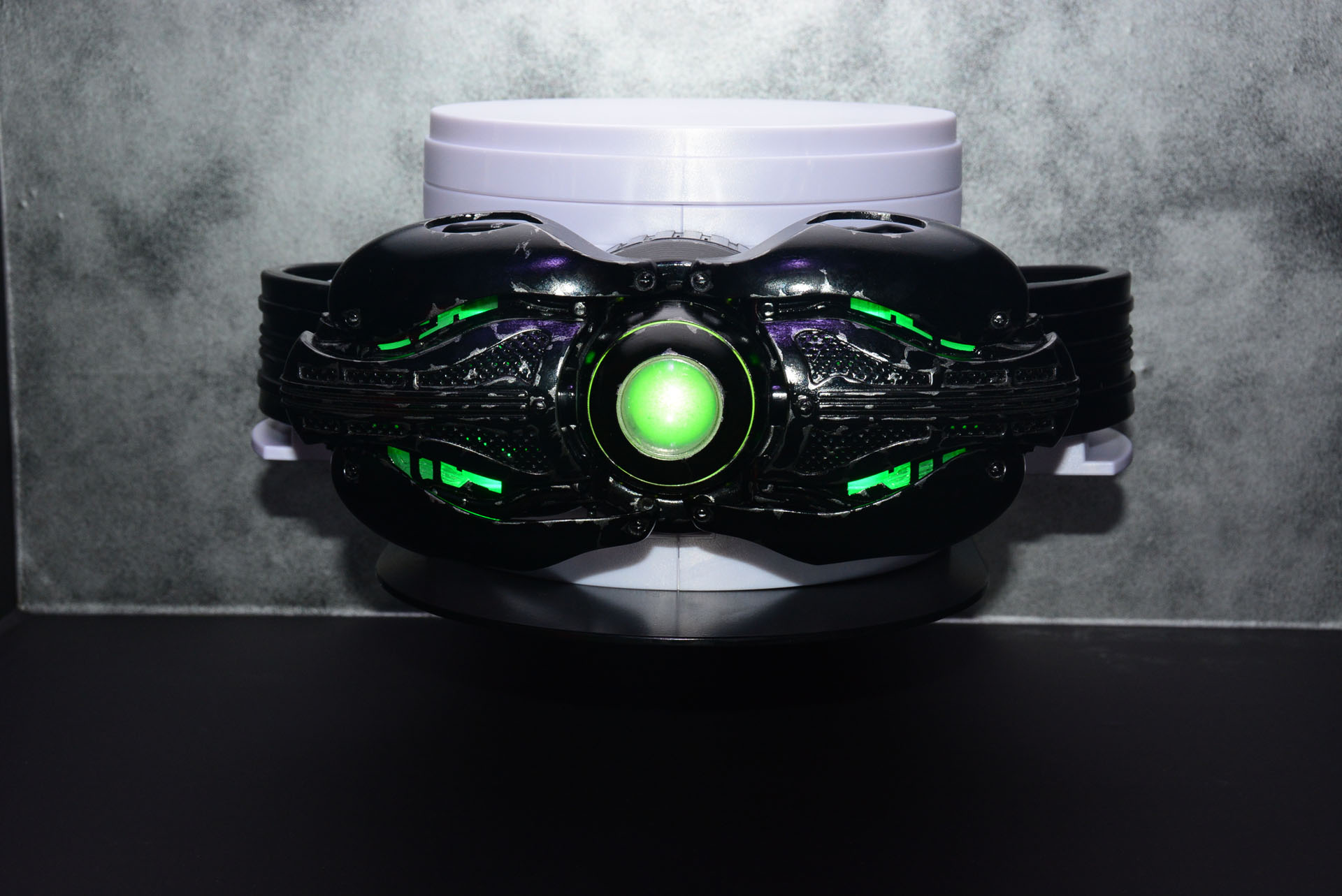 「CSM変身ベルト 世紀王ムーンドライバー」はサンドライバー同様映像で使われたものより豪華な仕様になっているという