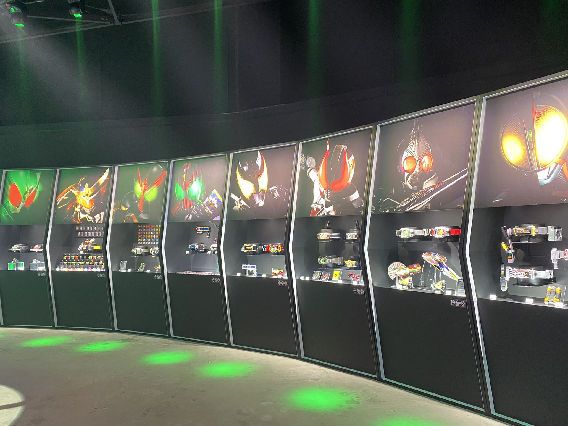 これまで発売された「CSM(COMPLETE SELECTION MODIFICATION)」がずらり