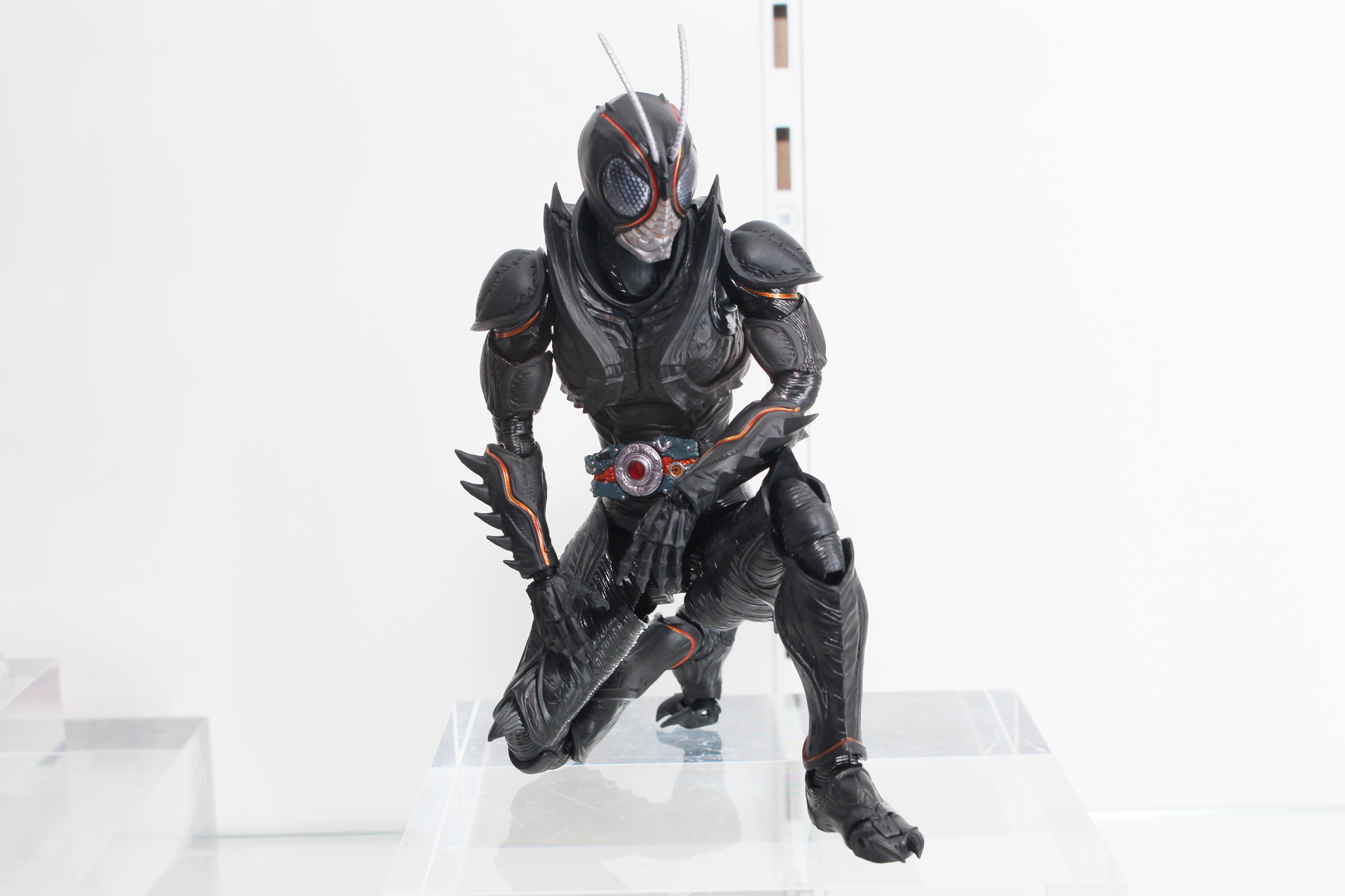 「S.H.Figuarts 仮面ライダーBLACK SUN」。11月18日発売。価格は6,600円（税込）
