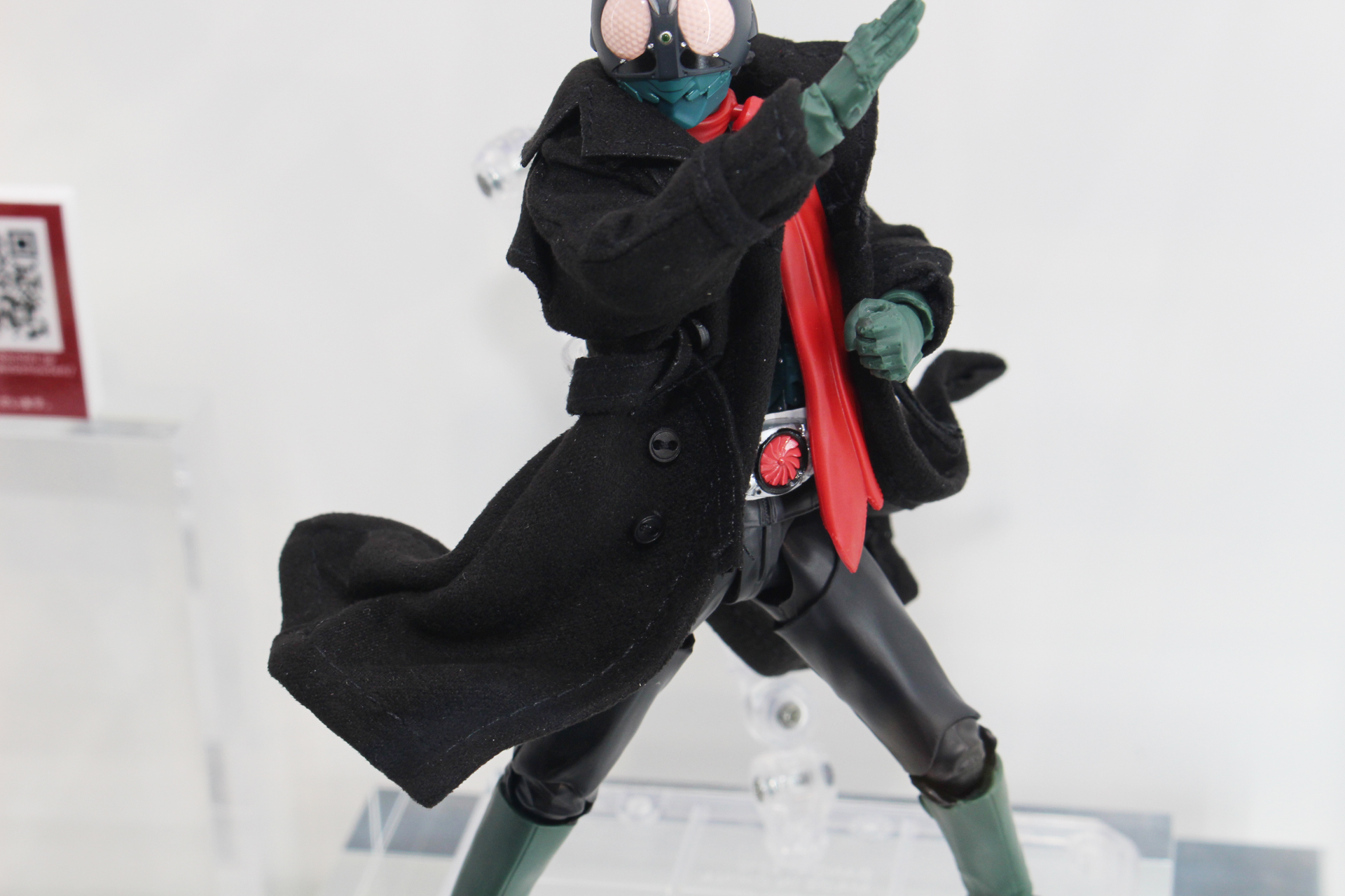 ワイヤーによって形を調節できるコート