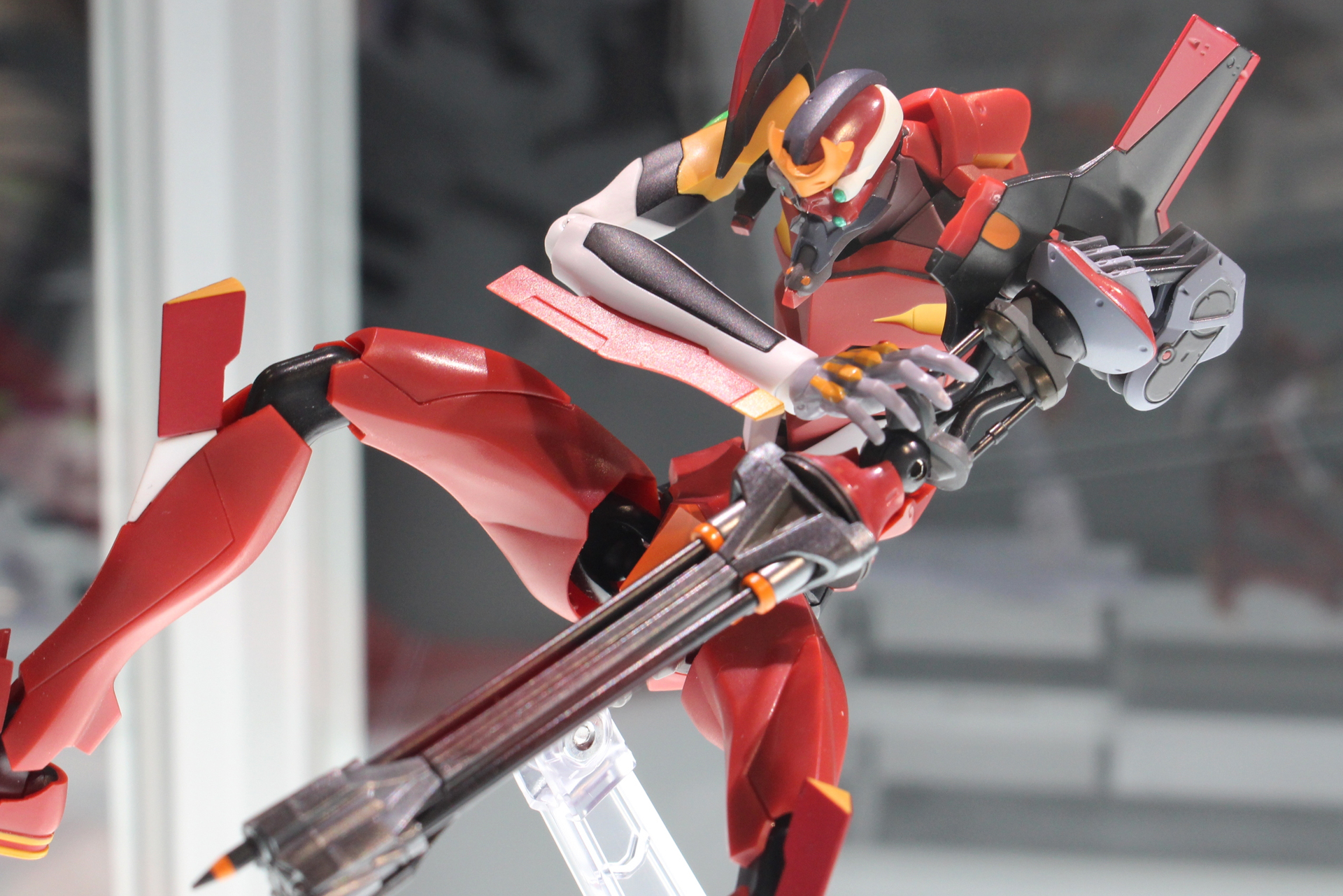 深い赤のカラーリングが美しい