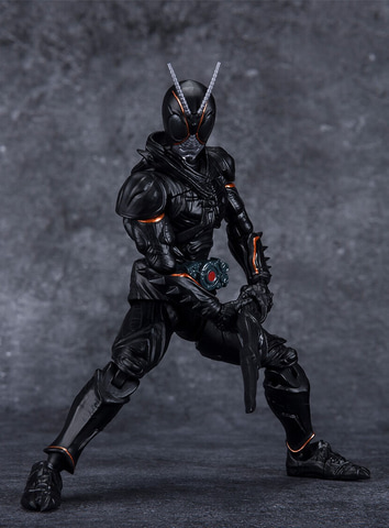 仮面ライダーBLACKSUN、SHADOWMOON、バトルホッパー 3体セット 仮面ライダーBLACK SUN」より「BLACK SUN」と「SHADOWMOON」が