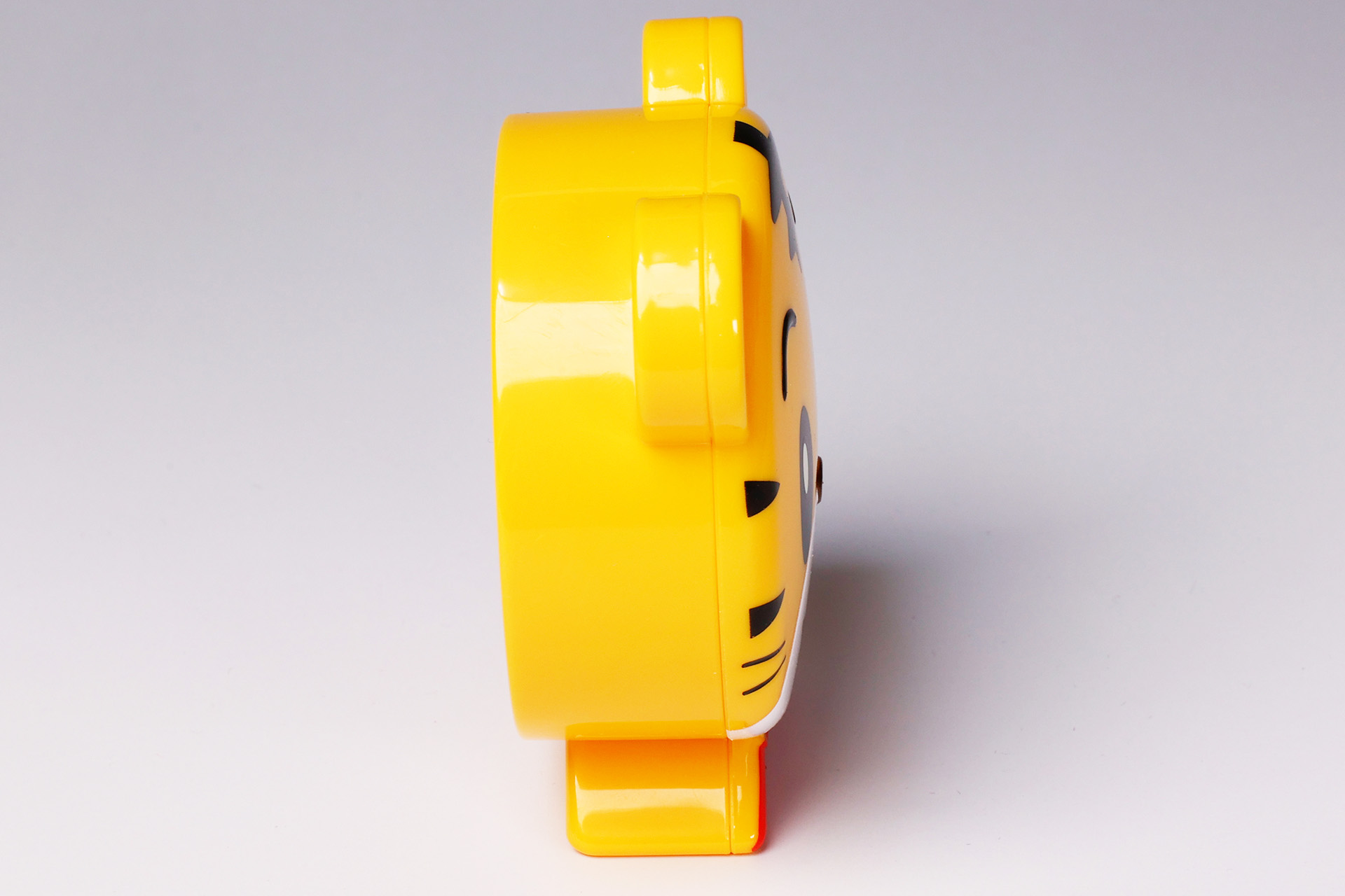 横から見たらこんな感じ。そこそこ厚みがある