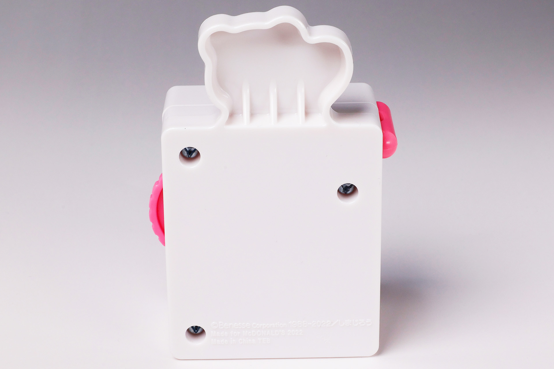 裏面はとくにデザインはなくシンプルな形になっている