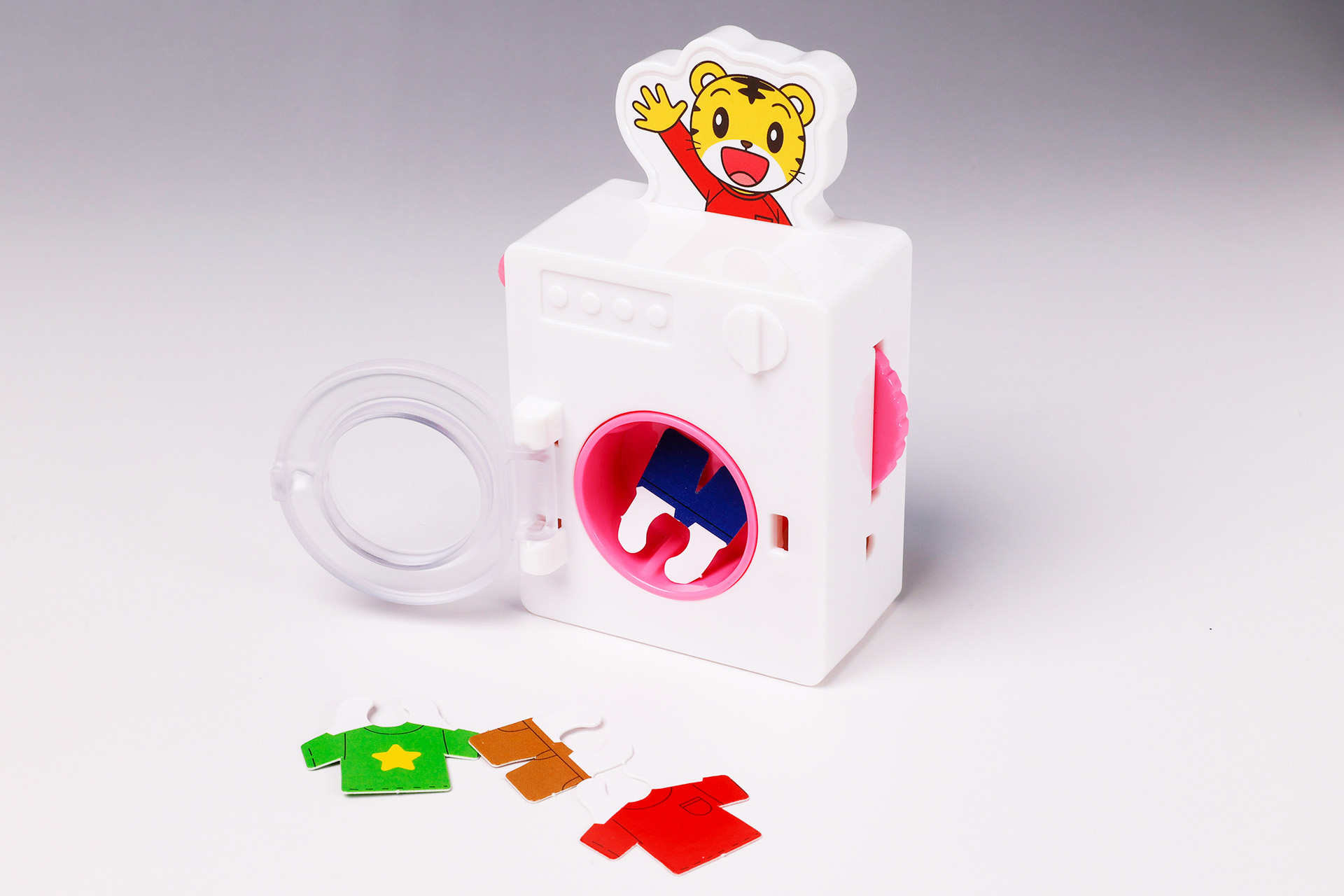 切り離した洋服パーツは、フタを開けて洗濯機の中に入れよう