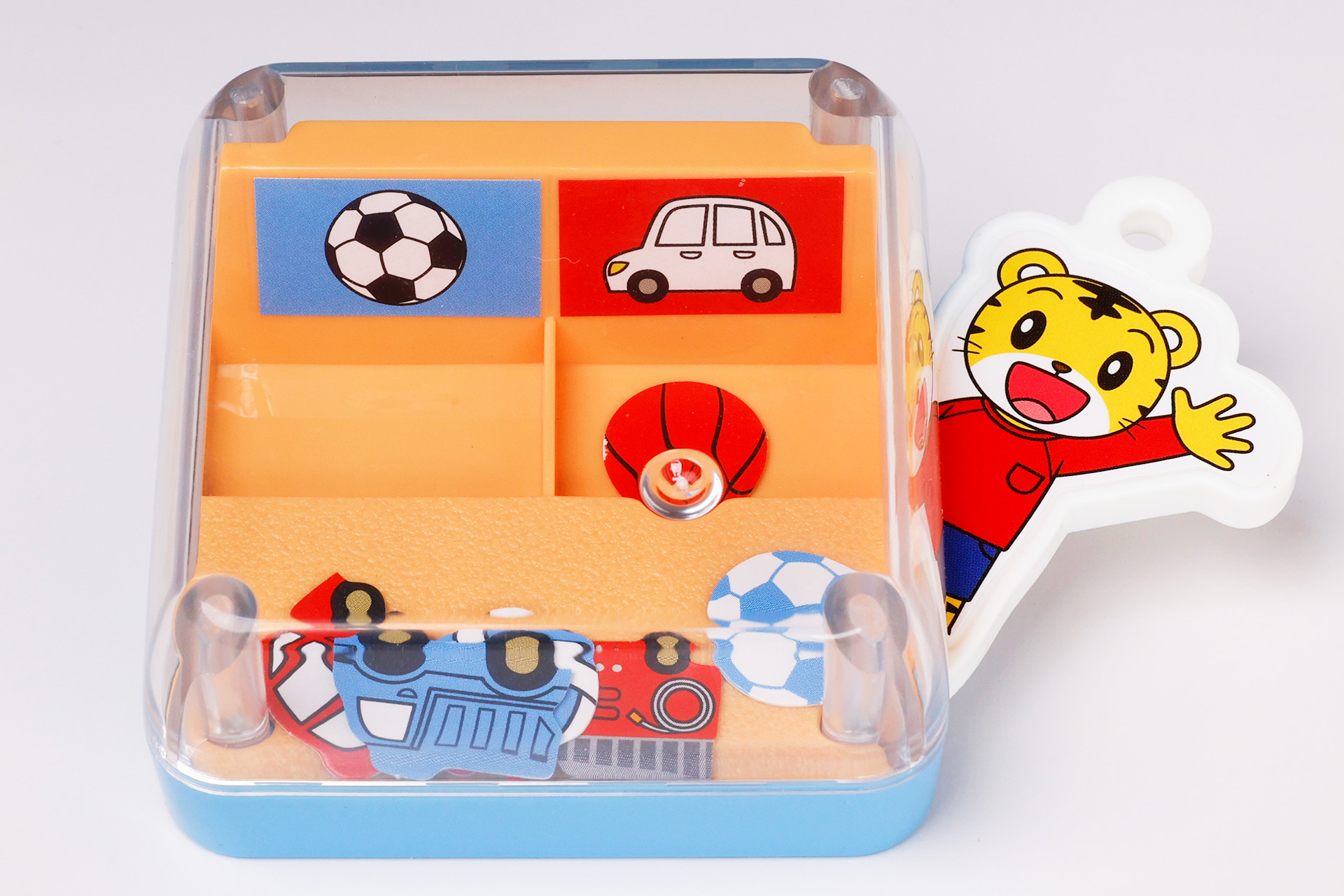 中に入った車やボールを、それぞれのエリアに仕分けしよう