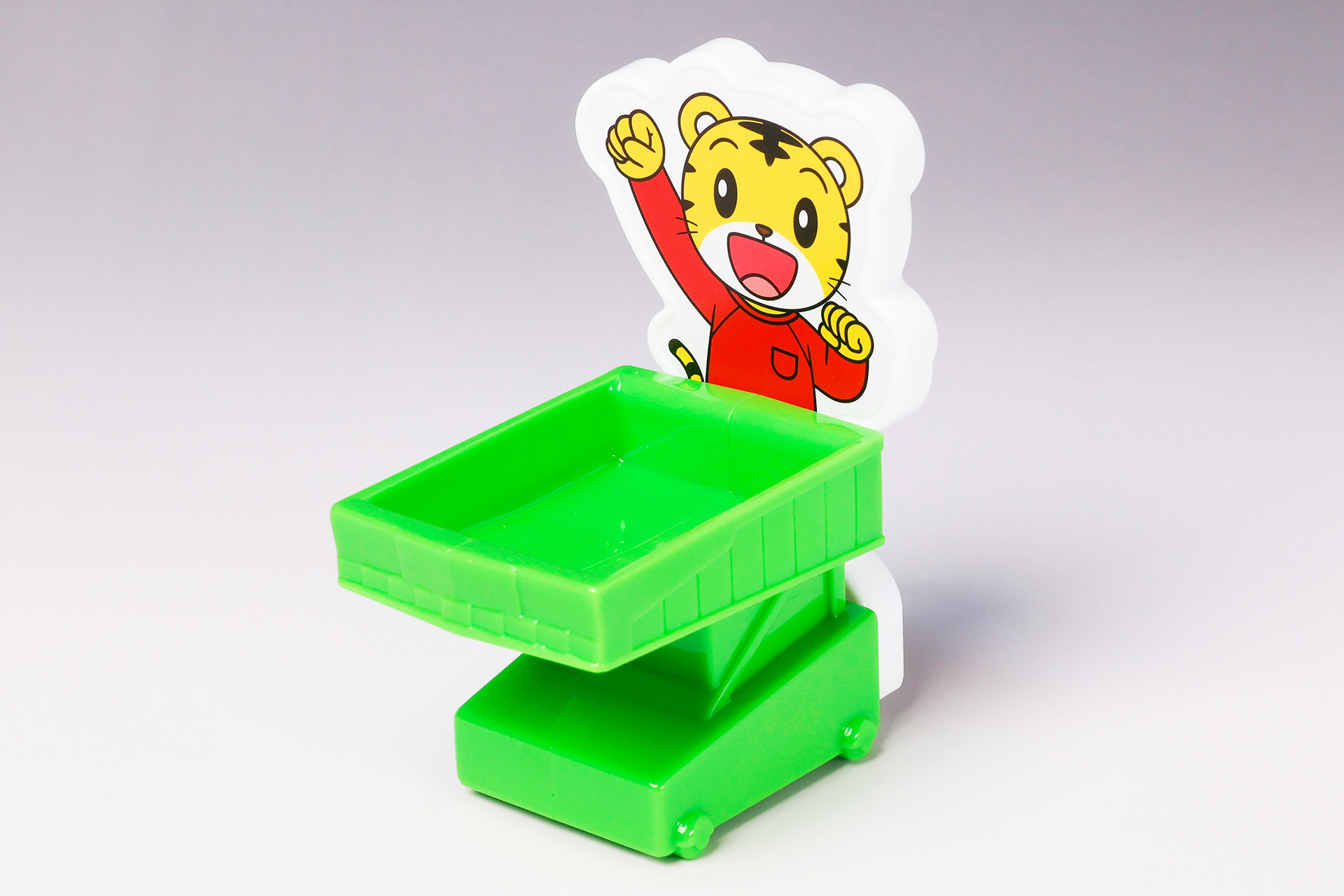 底面に車輪も付いており、転がしながら動かすこともできる