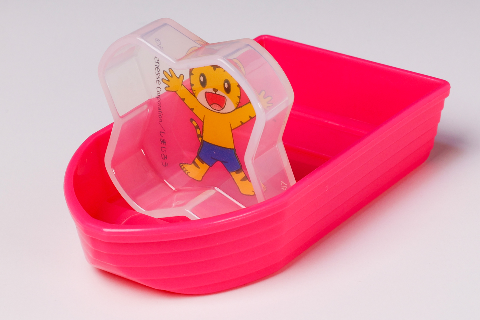 このように、しまじろうたちのブロックを載せていくことができる