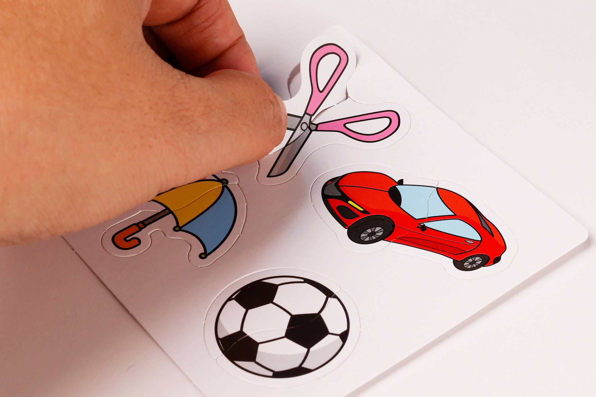 遊び始める前に、カードを切り離していこう