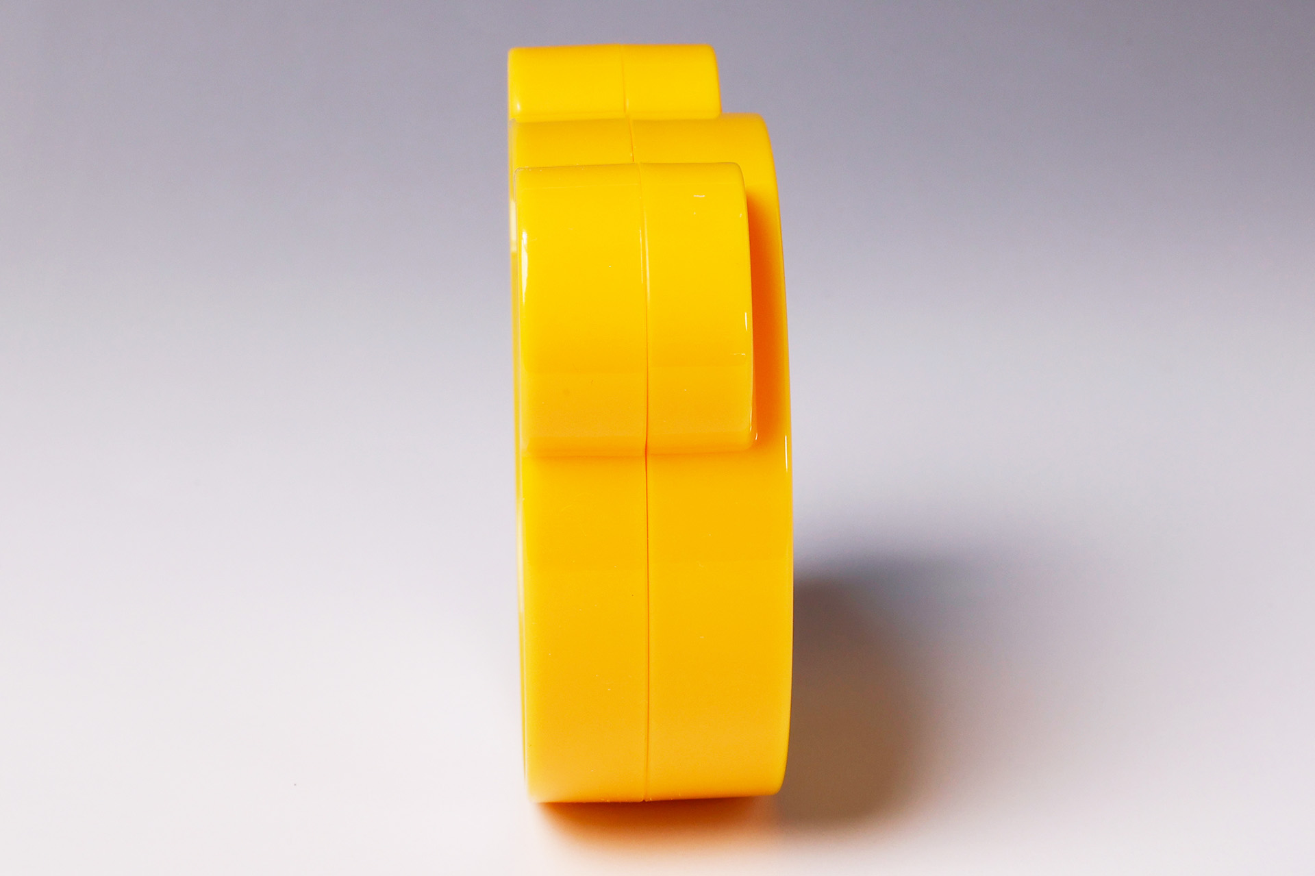 ケース部分は厚みがあり、中に必要なものを入れておくことができる